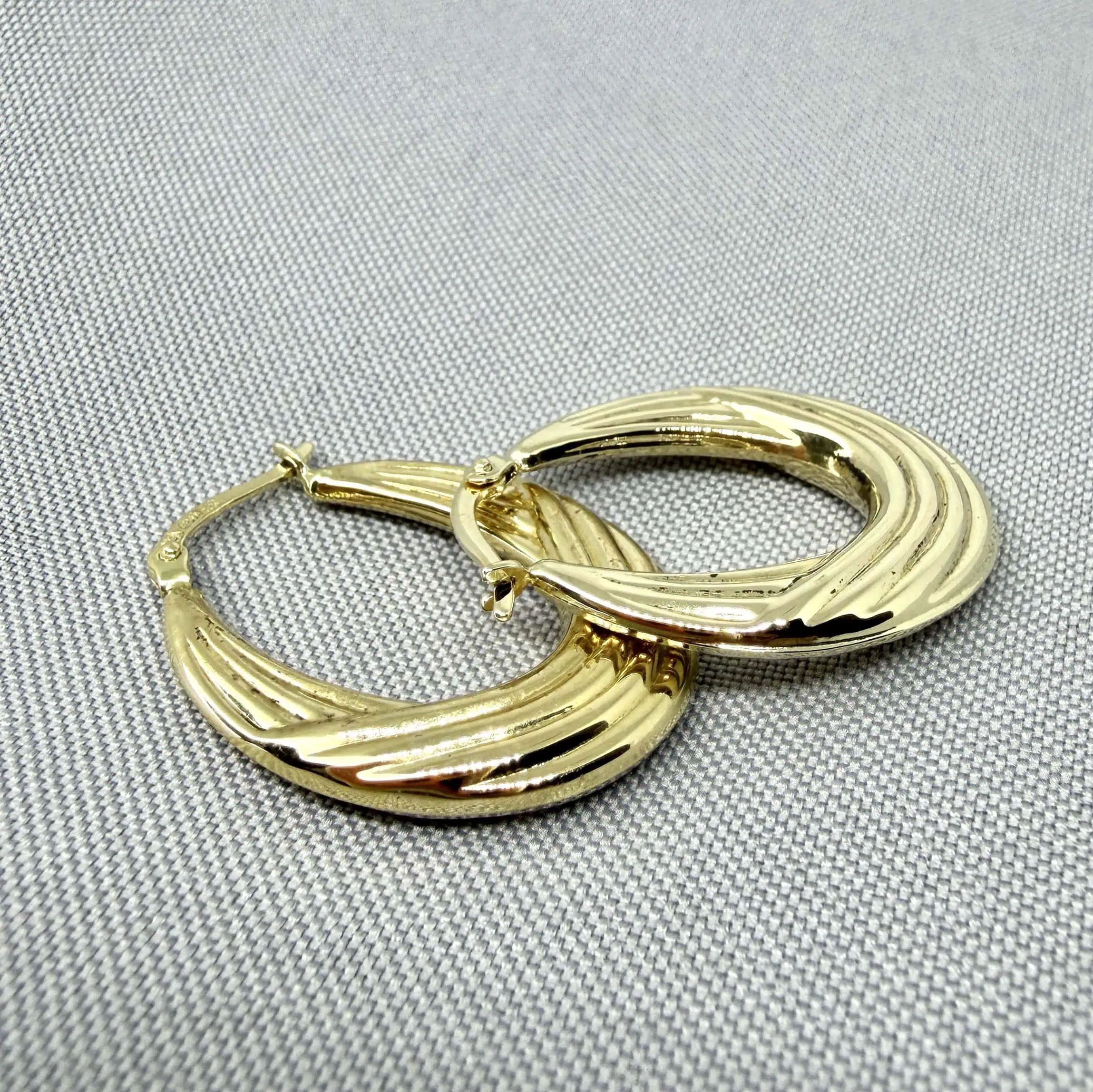 Золоті сережки "Легкість" фото