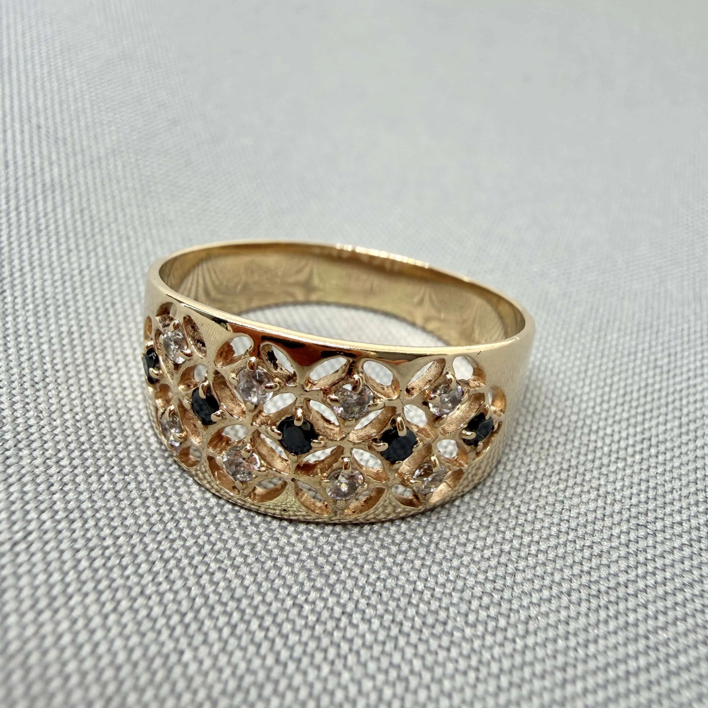 Золота каблучка "Мозаїка" фото