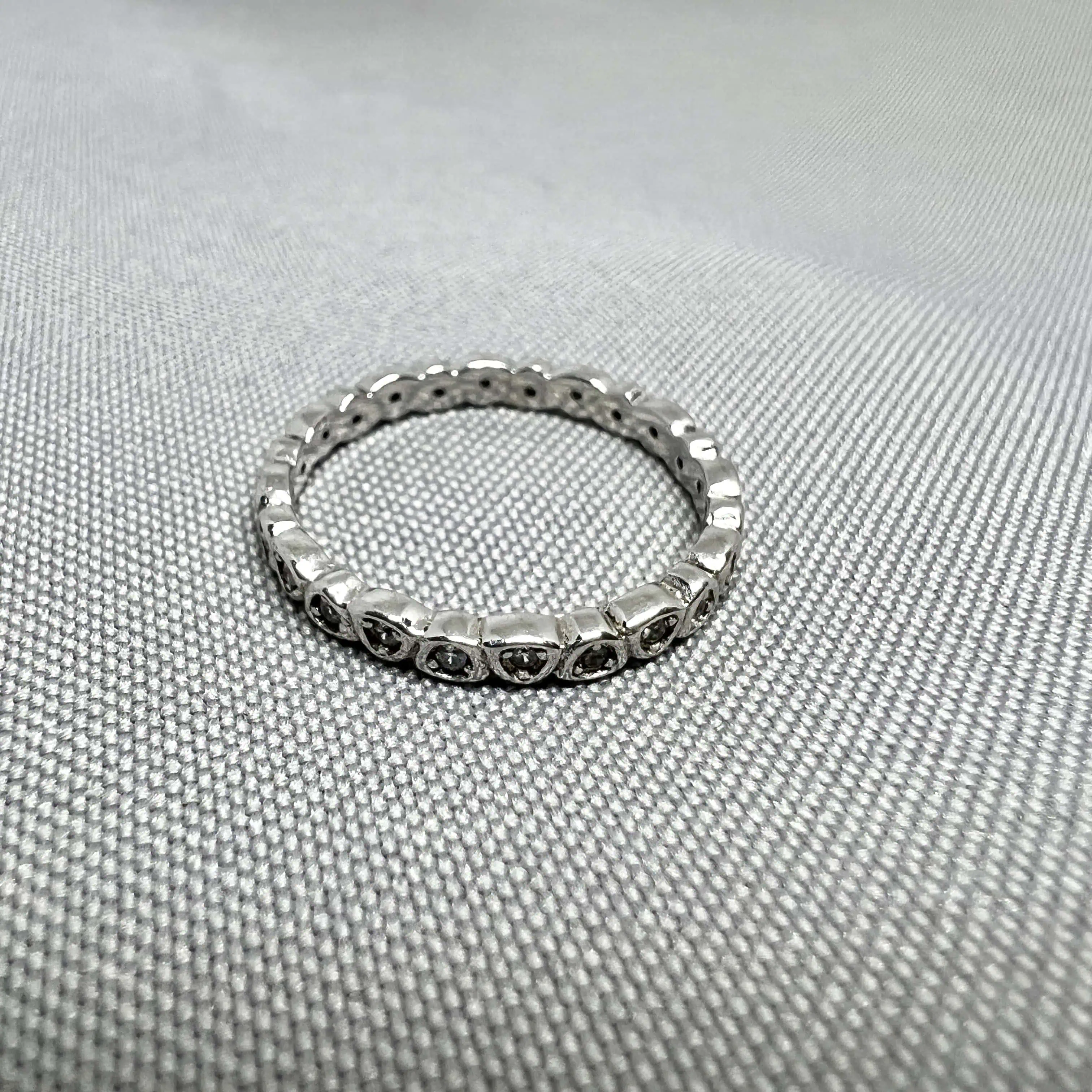 Срібна каблучка "Мерехтлива стрічка" фото