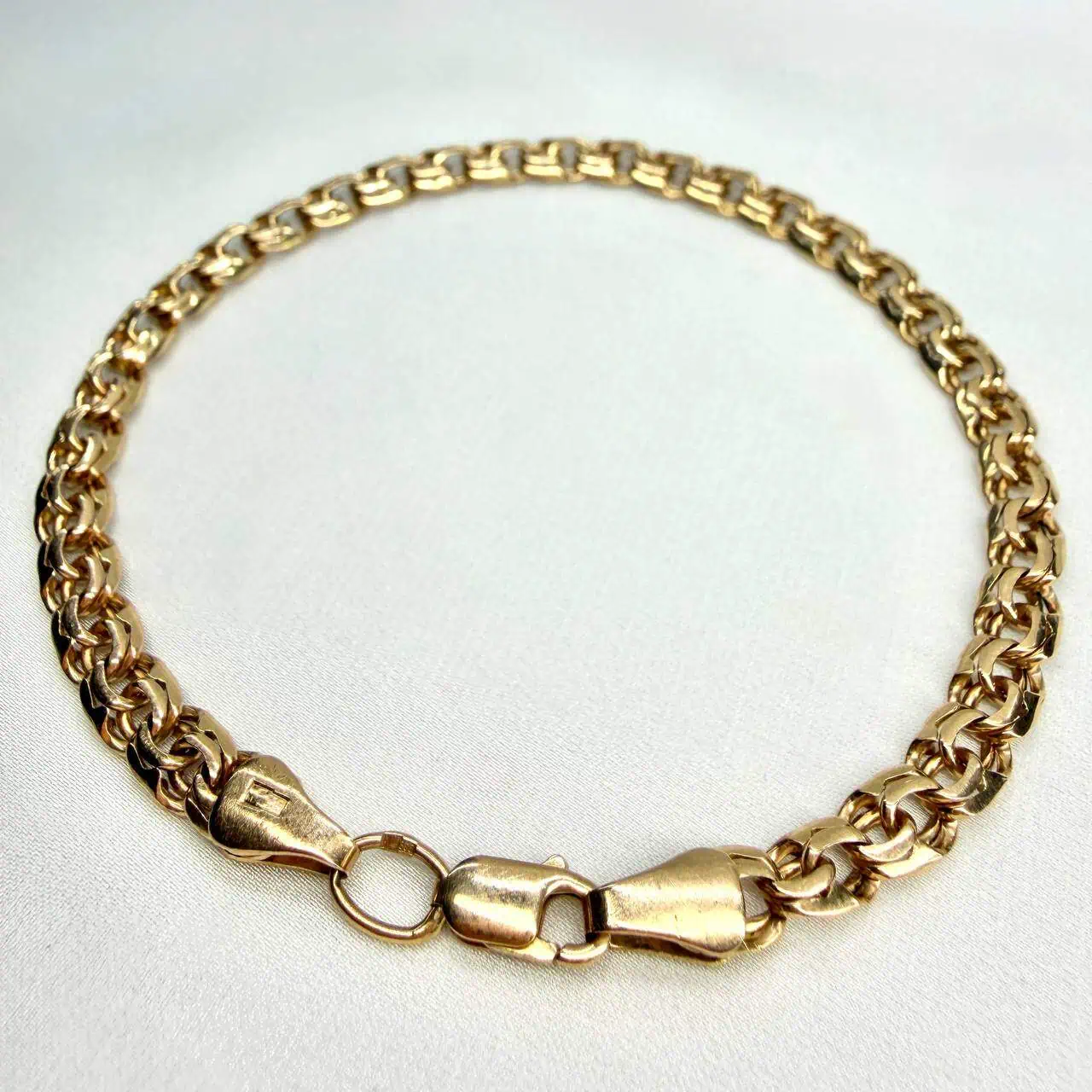 Золотий браслет "Міць та стиль" фото