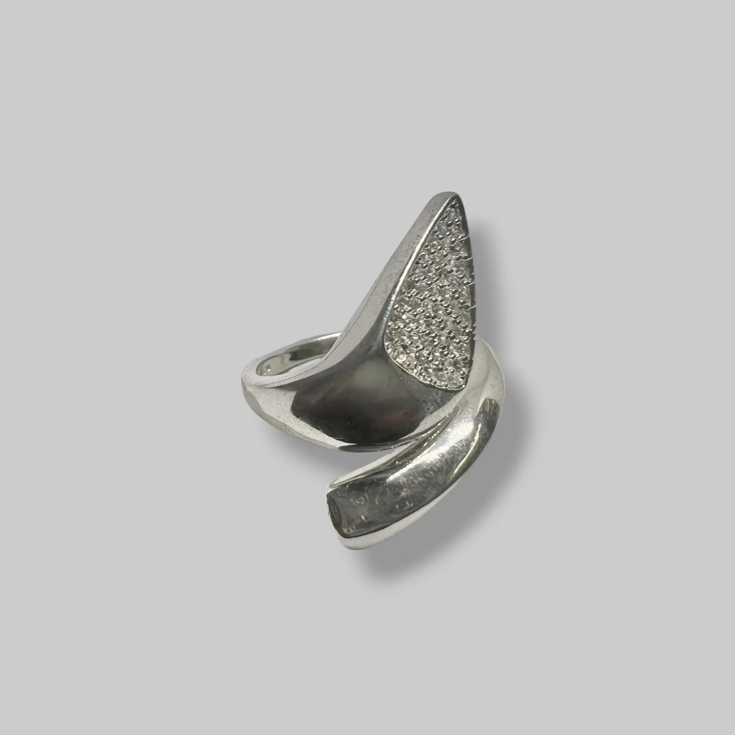 Срібна каблучка "Сучасна асиметрія" фото