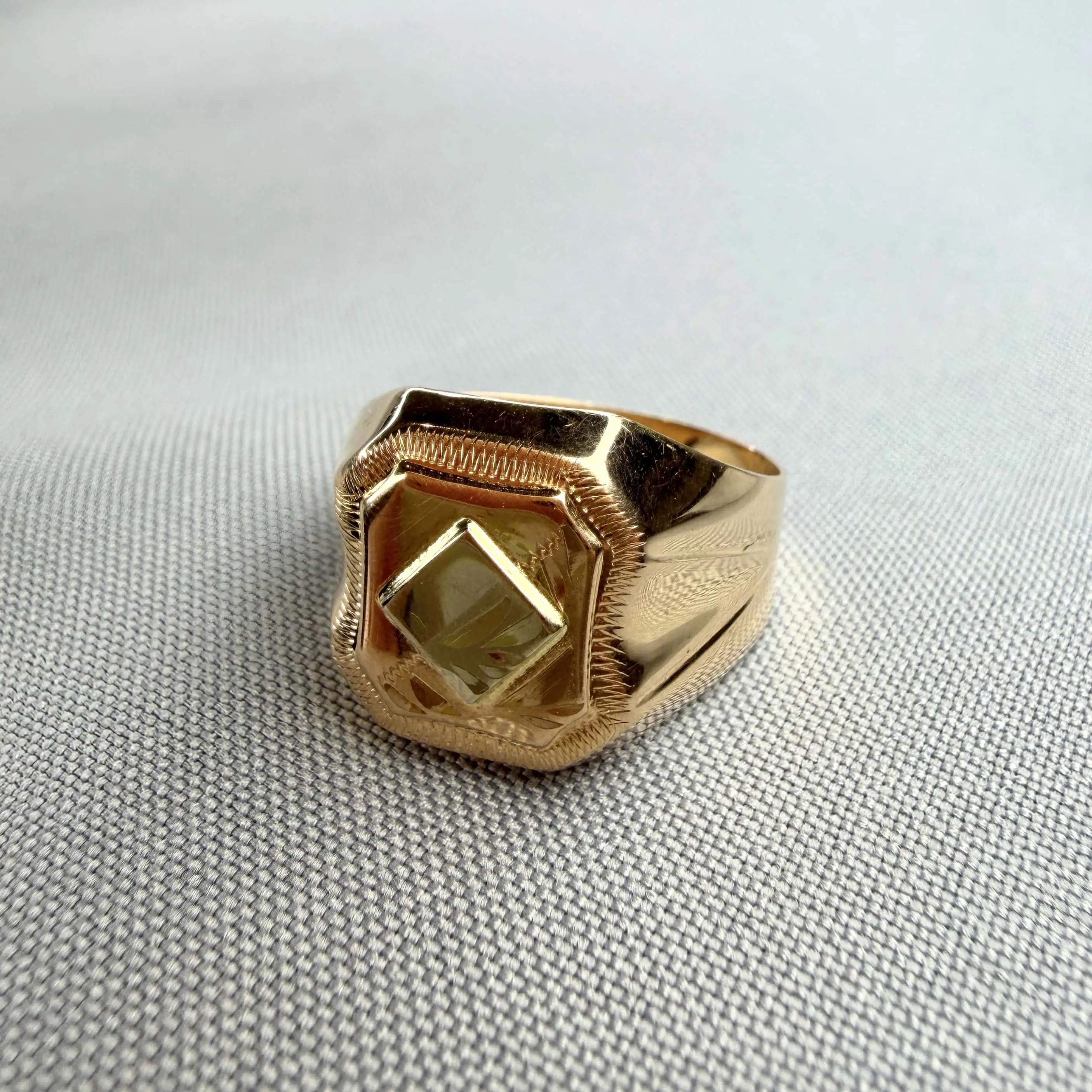 Золота печатка " Ромб" фото