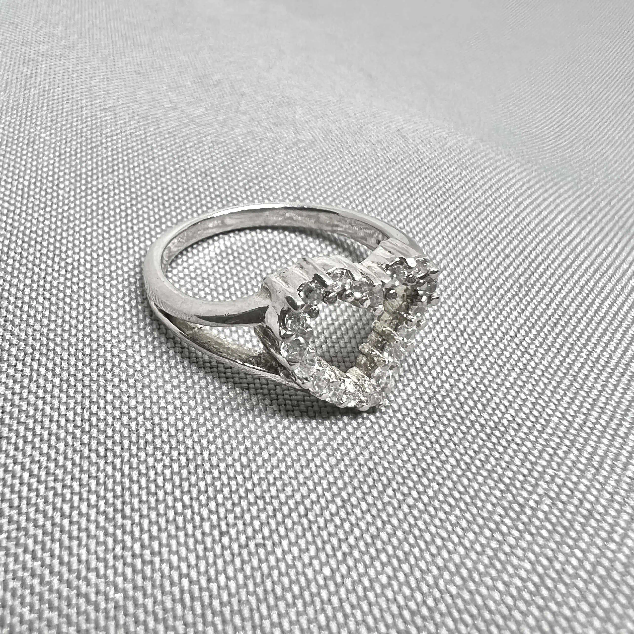 Срібна каблучка "Відкрите серце" фото