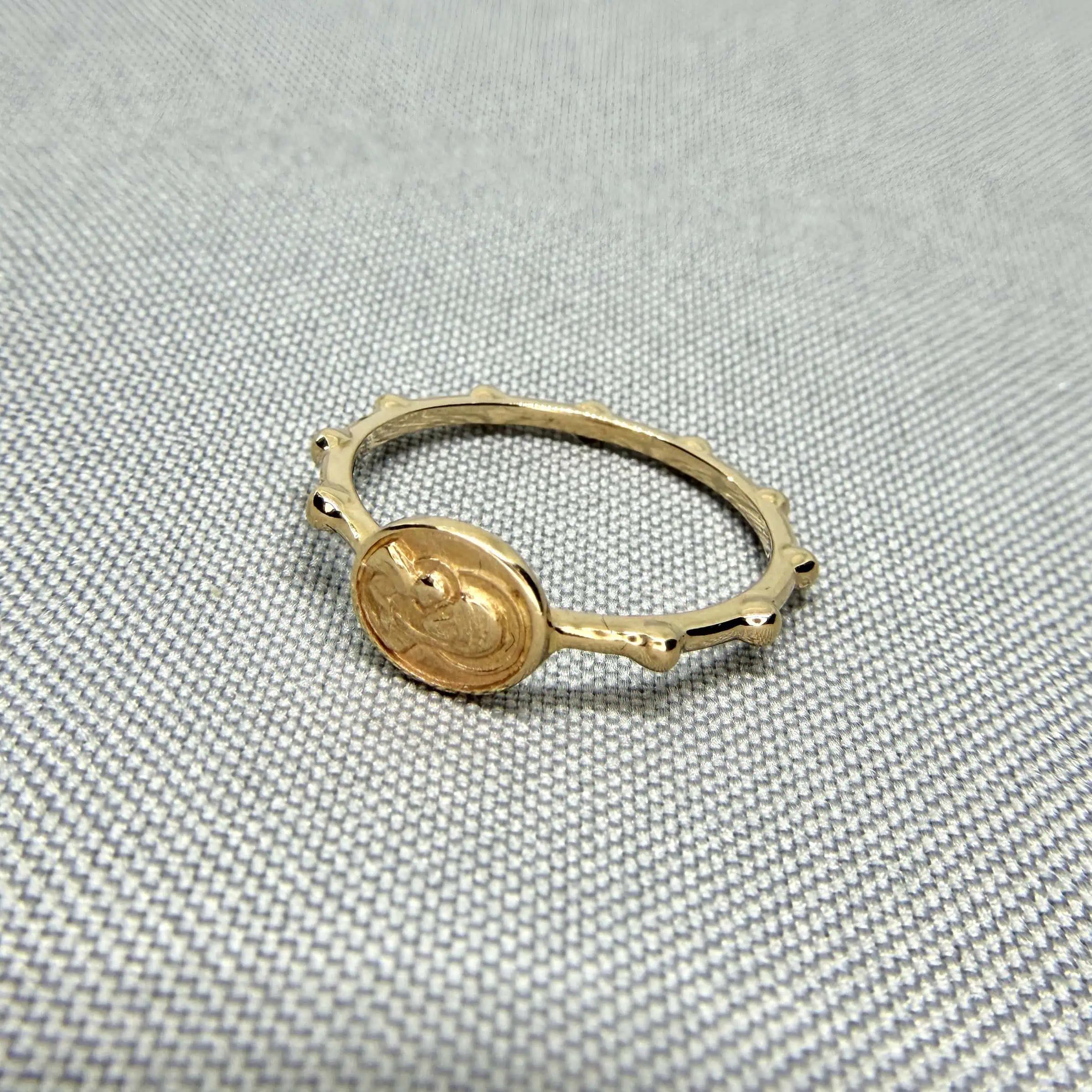 Золота каблучка "Вервечка" фото