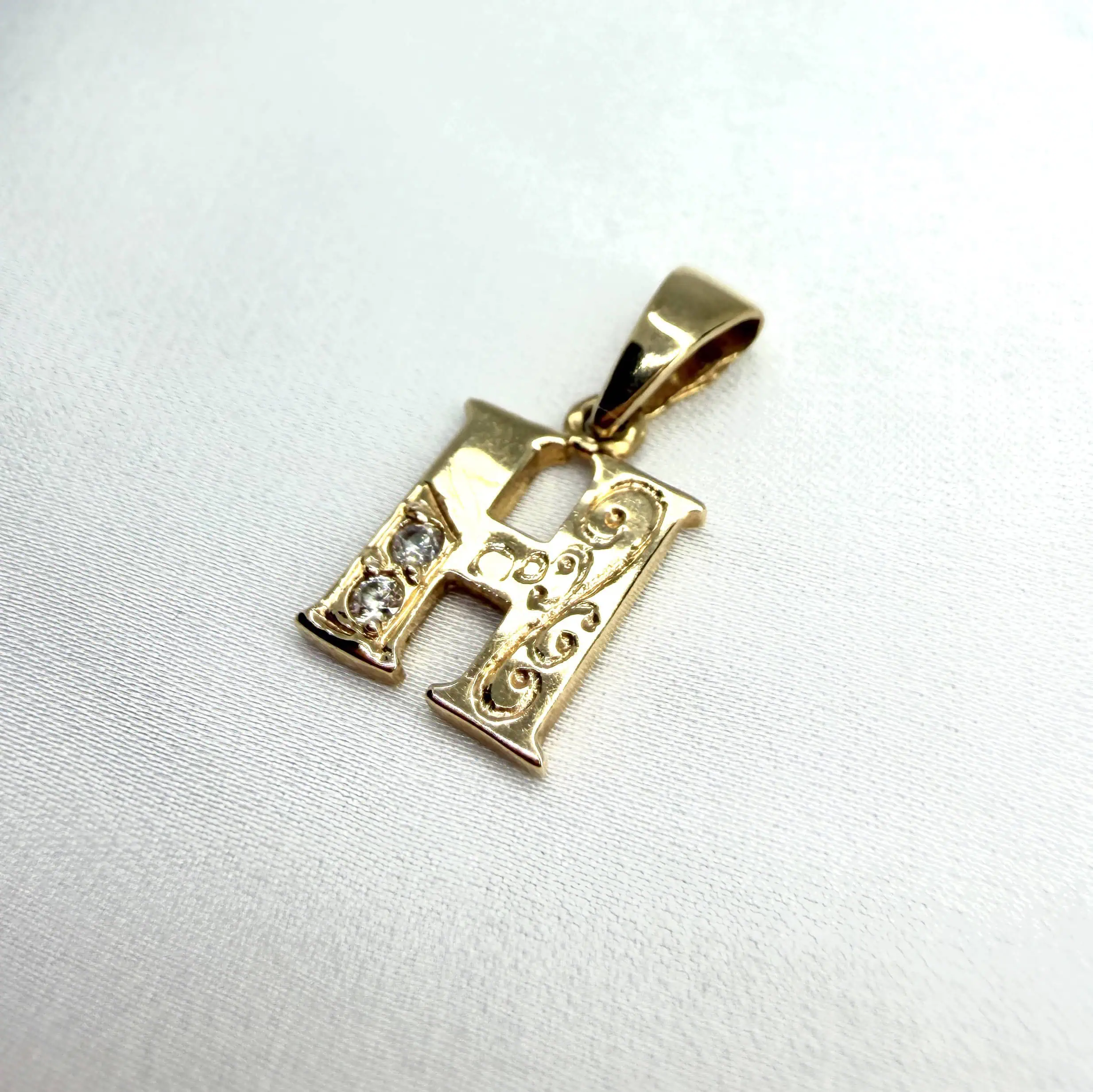 Золотий підвіс "Симпатична буква "Н" фото