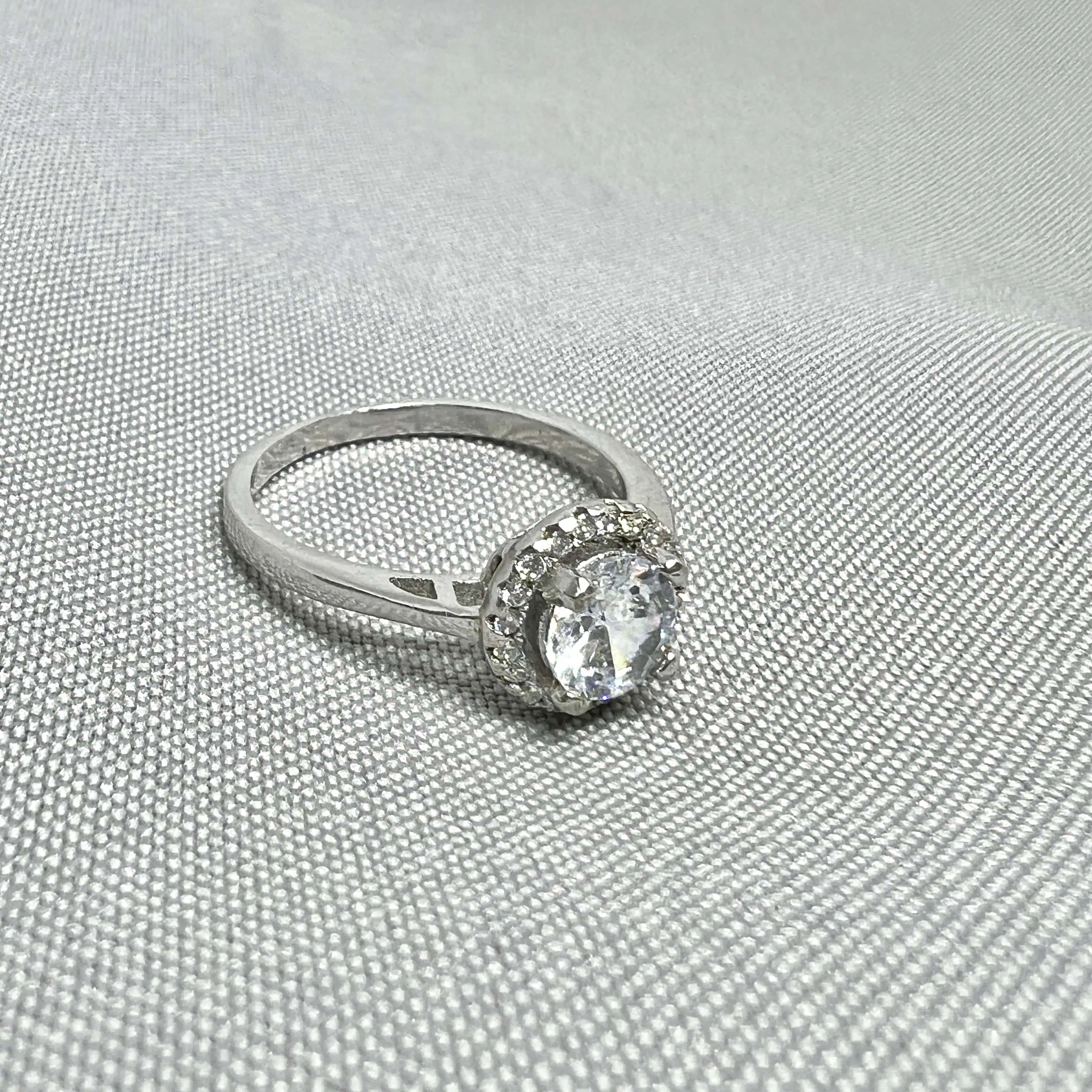 Срібна каблучка "Грація світла" фото