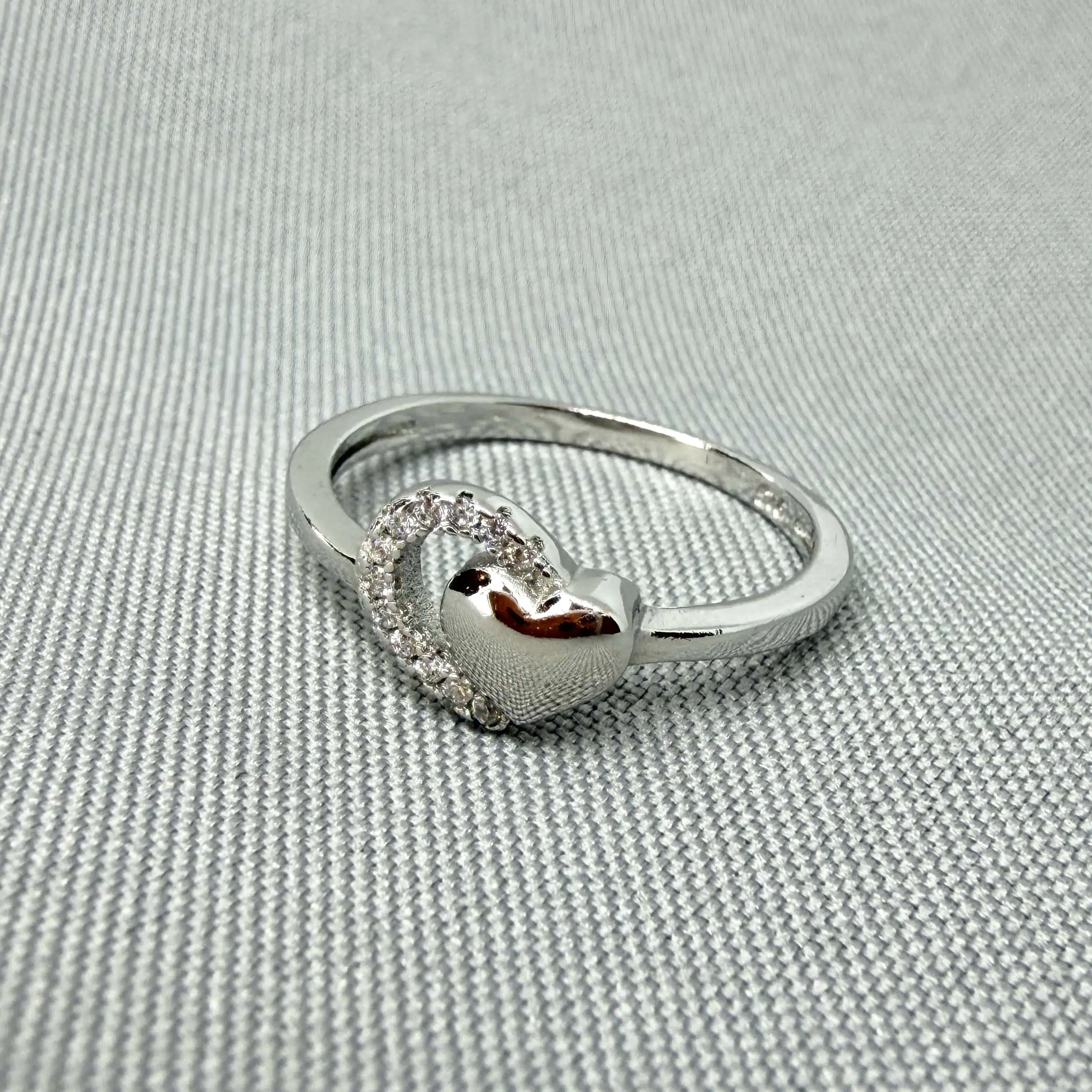 Срібна каблучка "Серце Красуні" фото