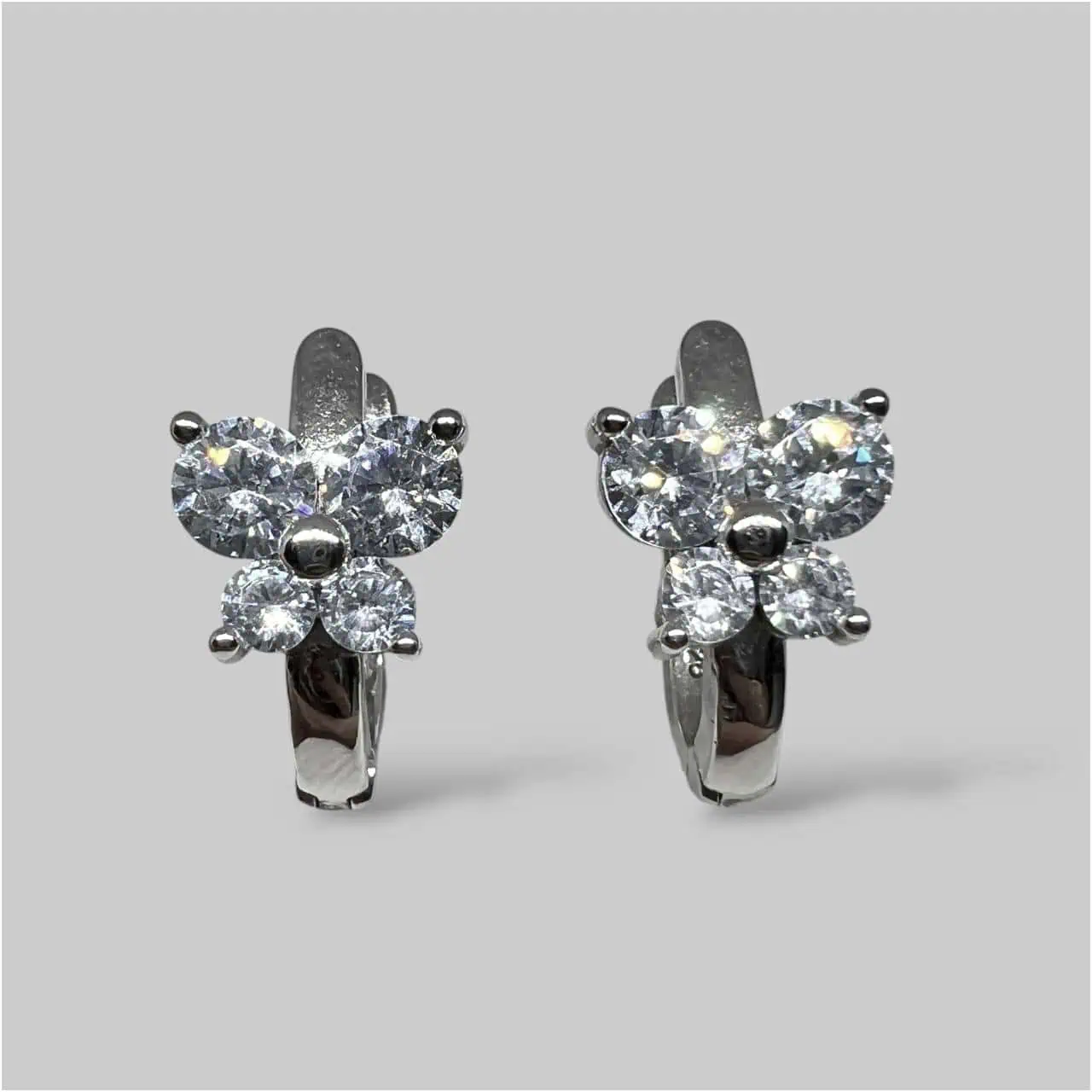 Срібні сережки "Блискучий метелик" фото