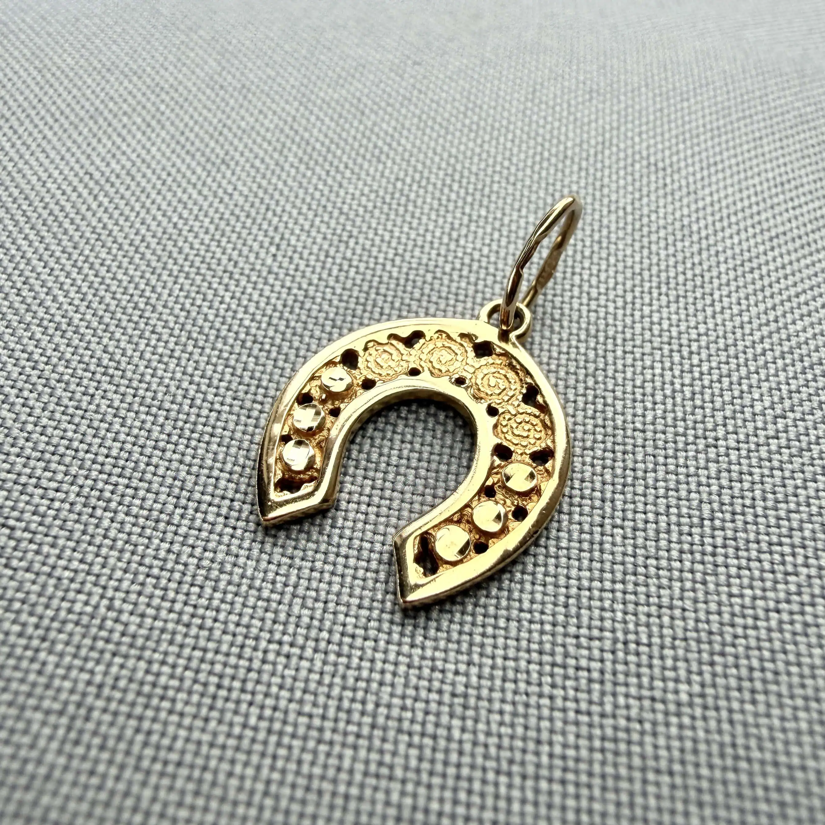 Золотий підвіс "Ажурна Підкова" фото