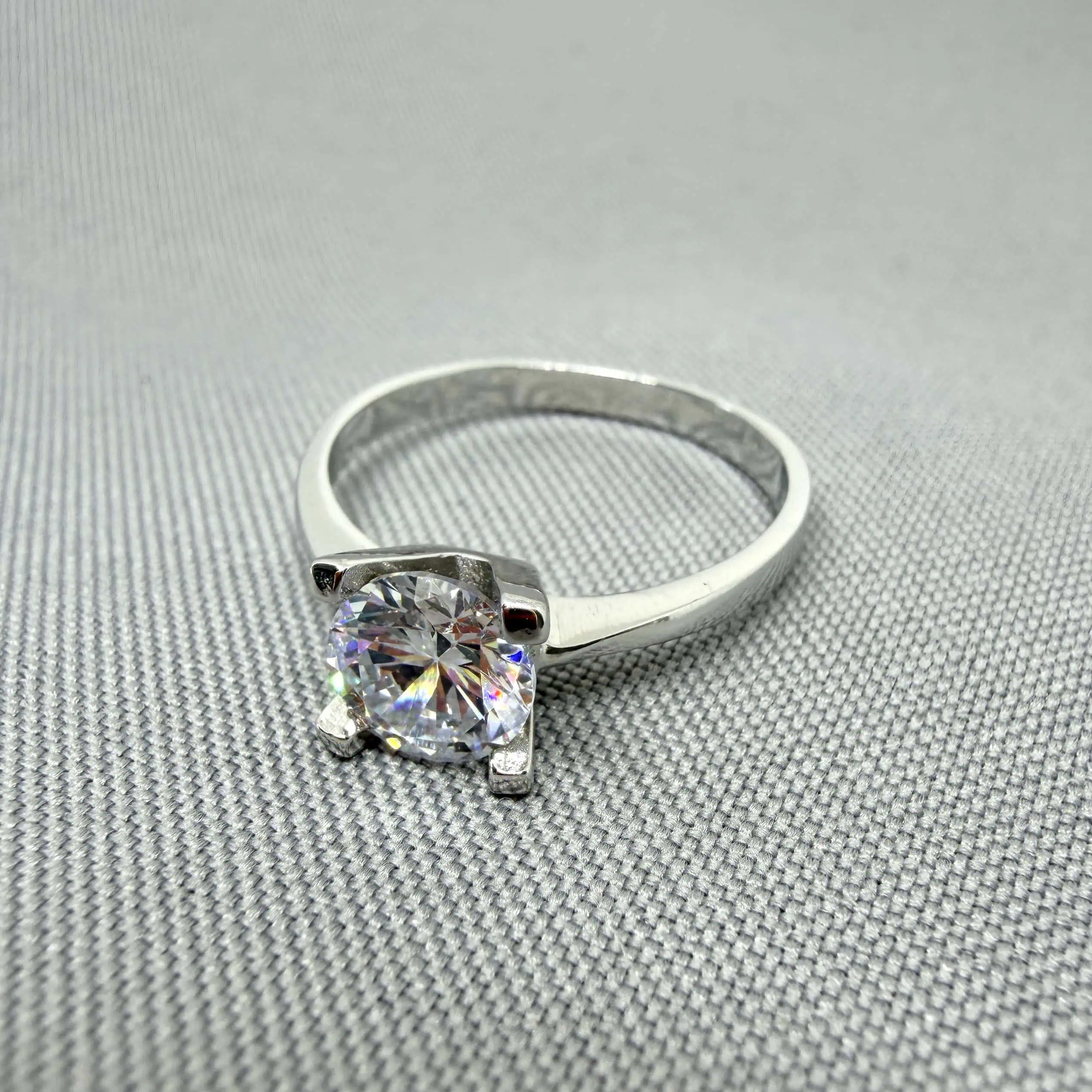 Срібна каблучка "Елегантна грань" фото