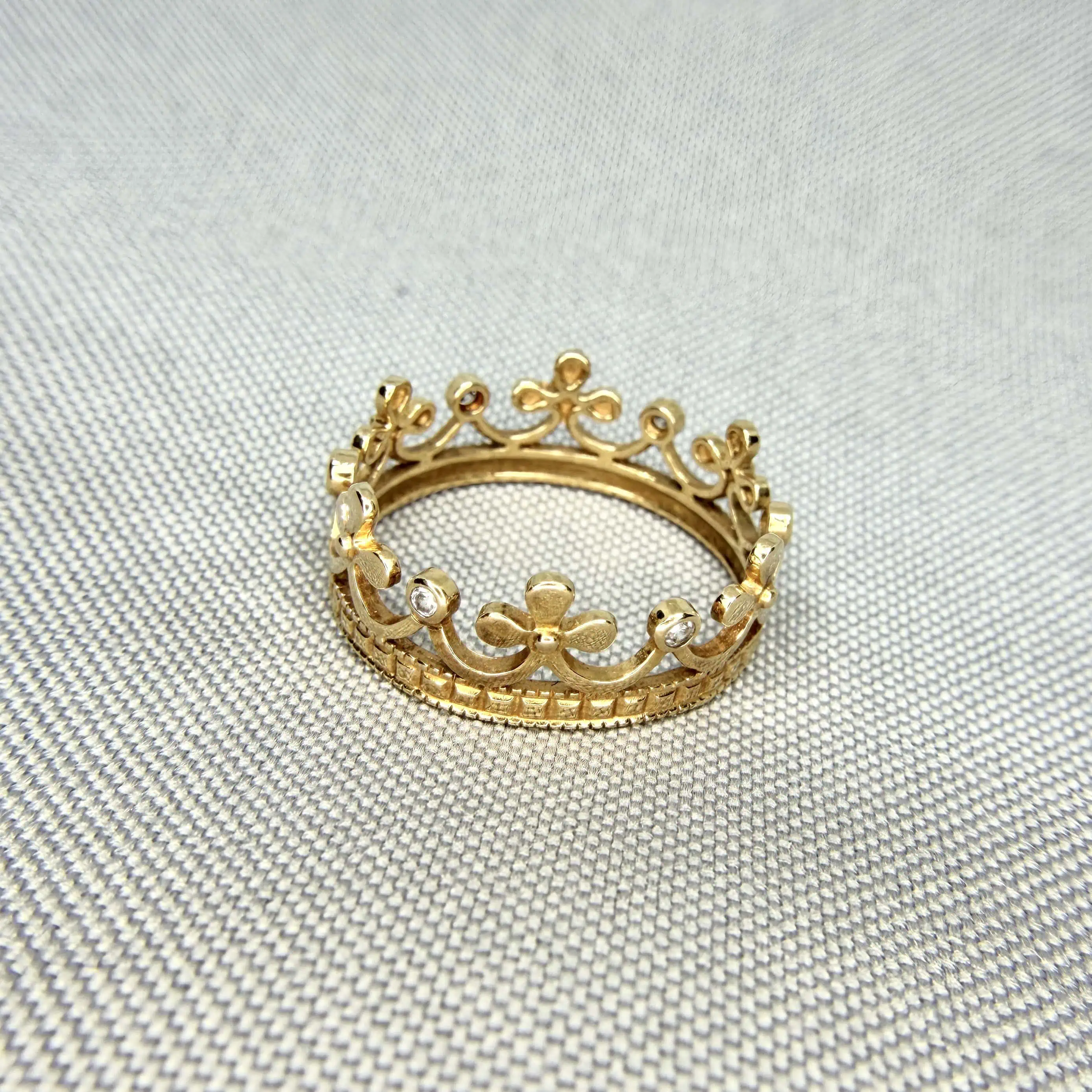 Золота каблучка "Корона для Королеви" фото