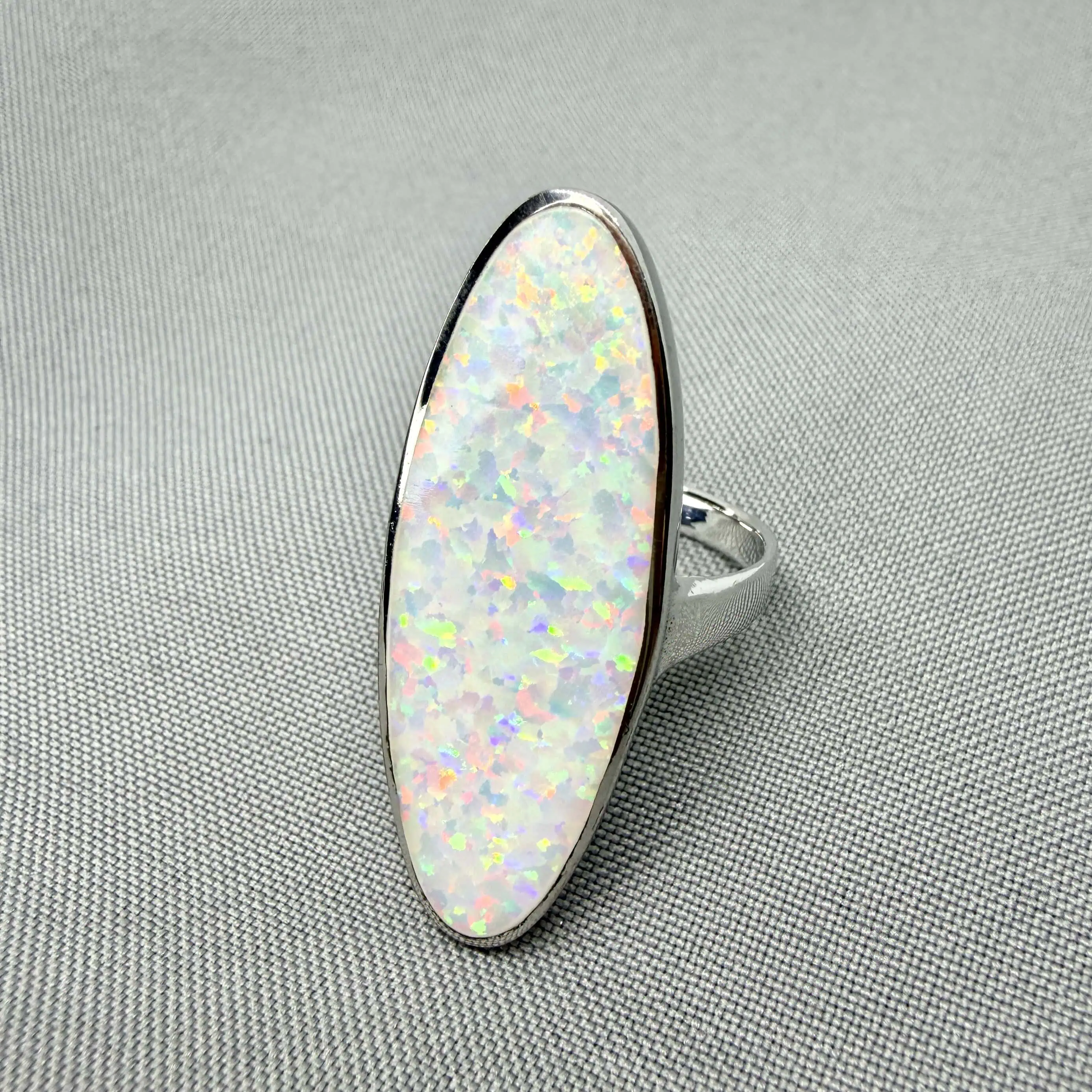 Срібна каблучка "Білий Опал" фото