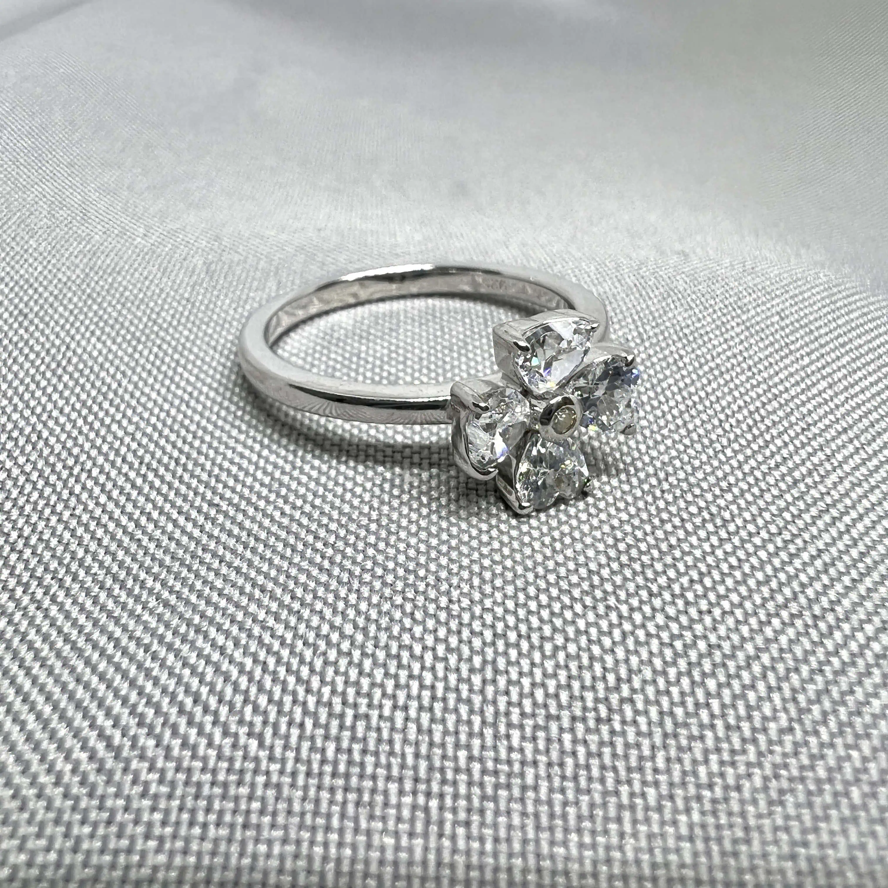 Срібна каблучка "Символ вдачі" фото