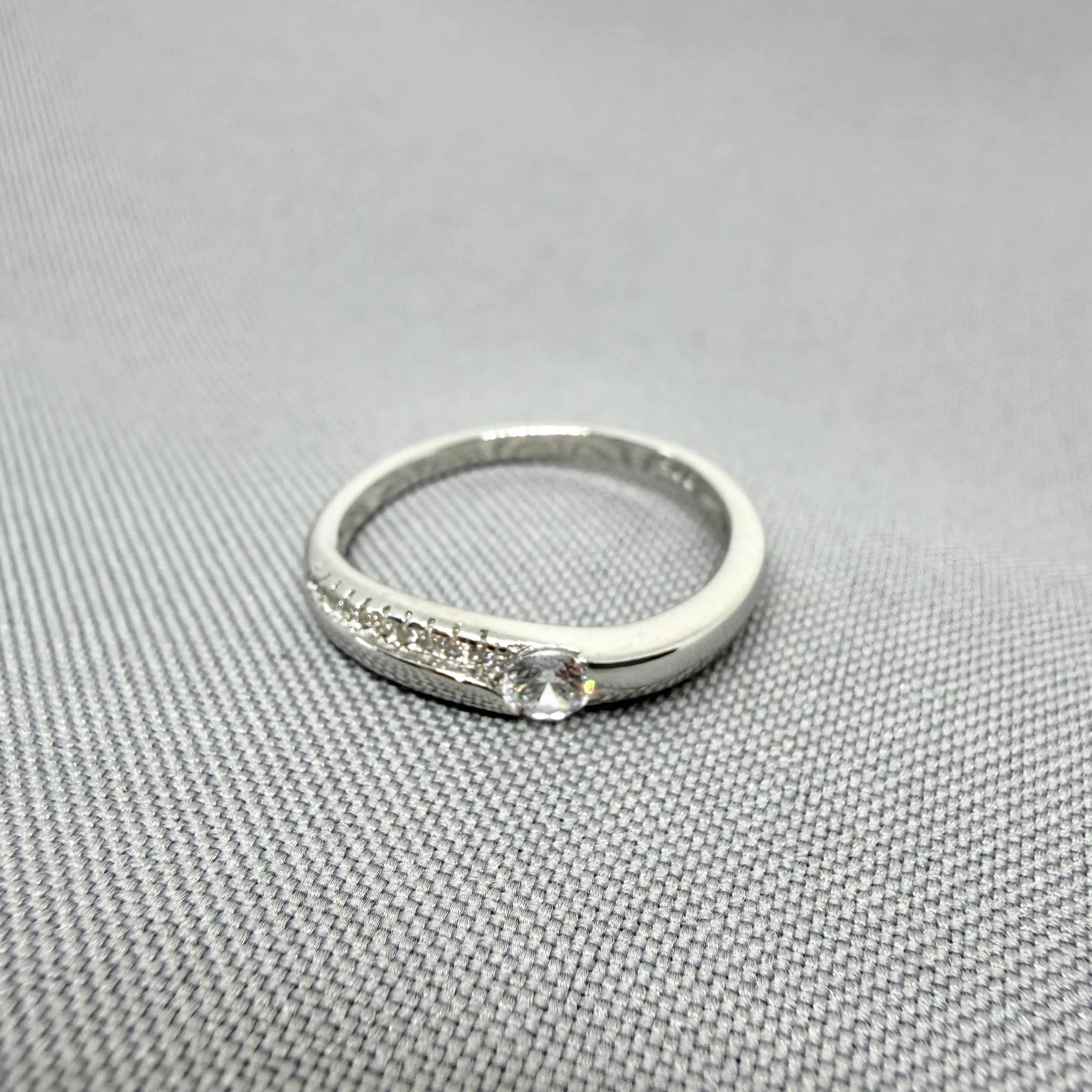 Срібна каблучка "Промінь" фото