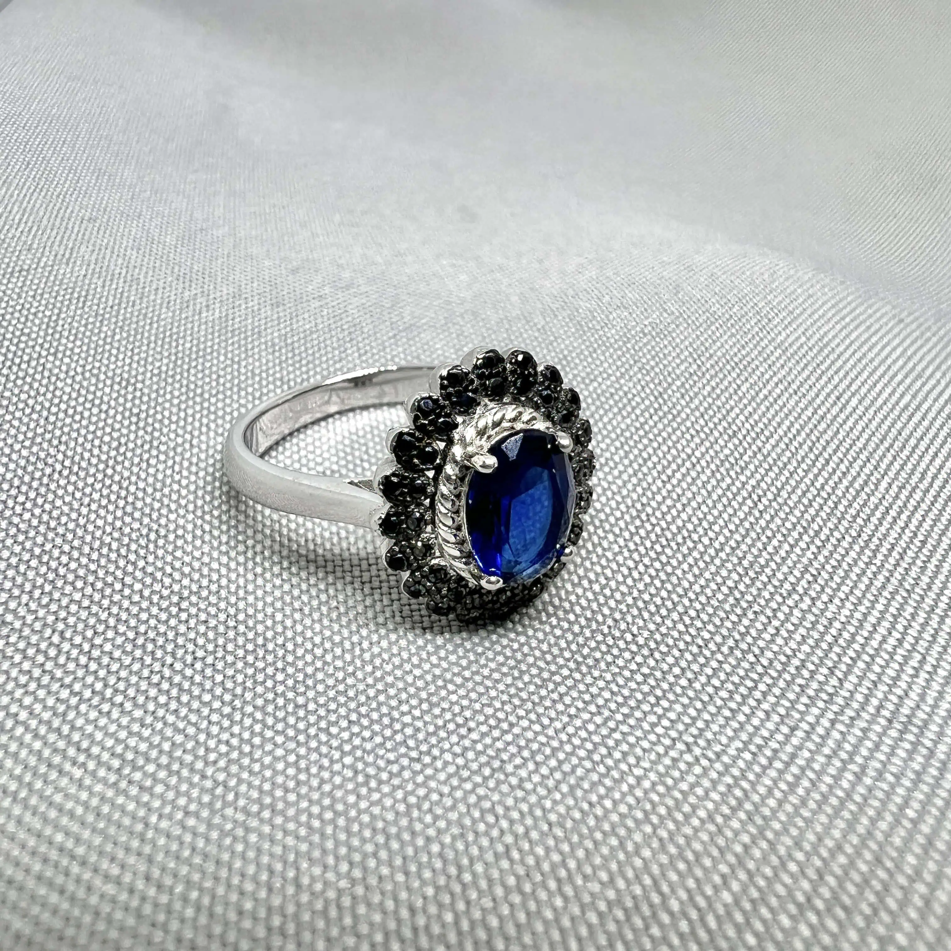 Срібна каблучка "Нічне сяйво" фото