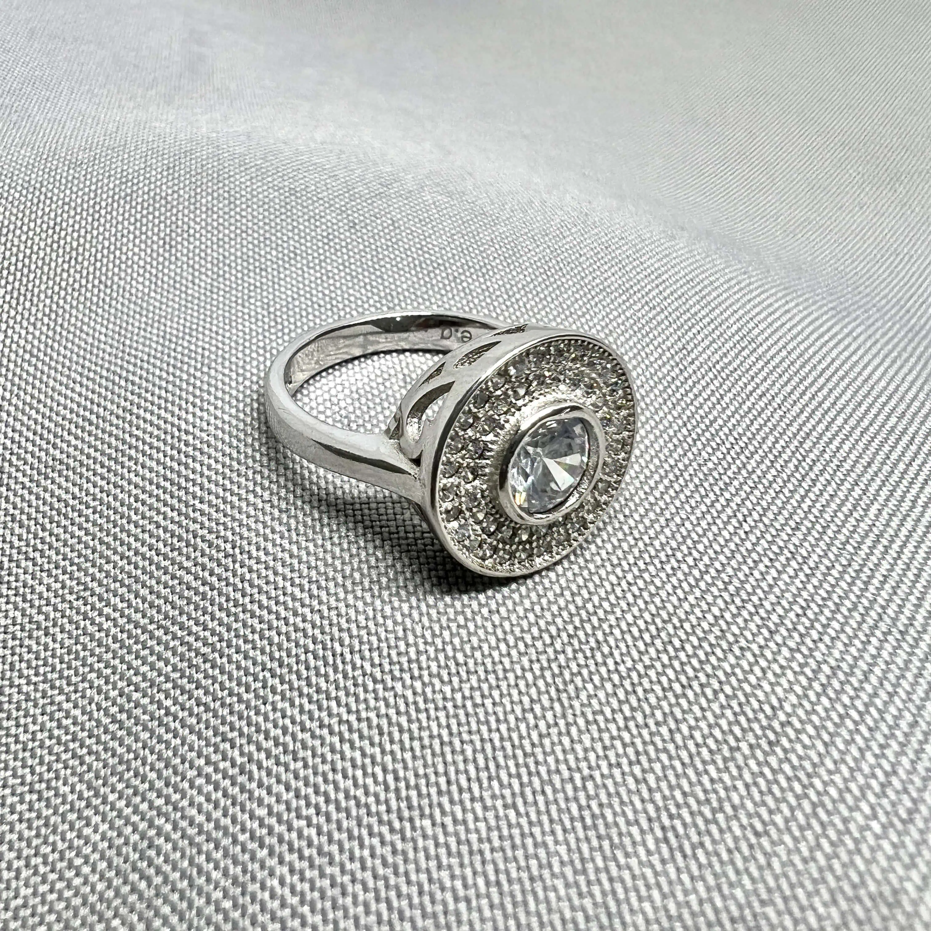 Срібна каблучка "Сяюча сфера" фото