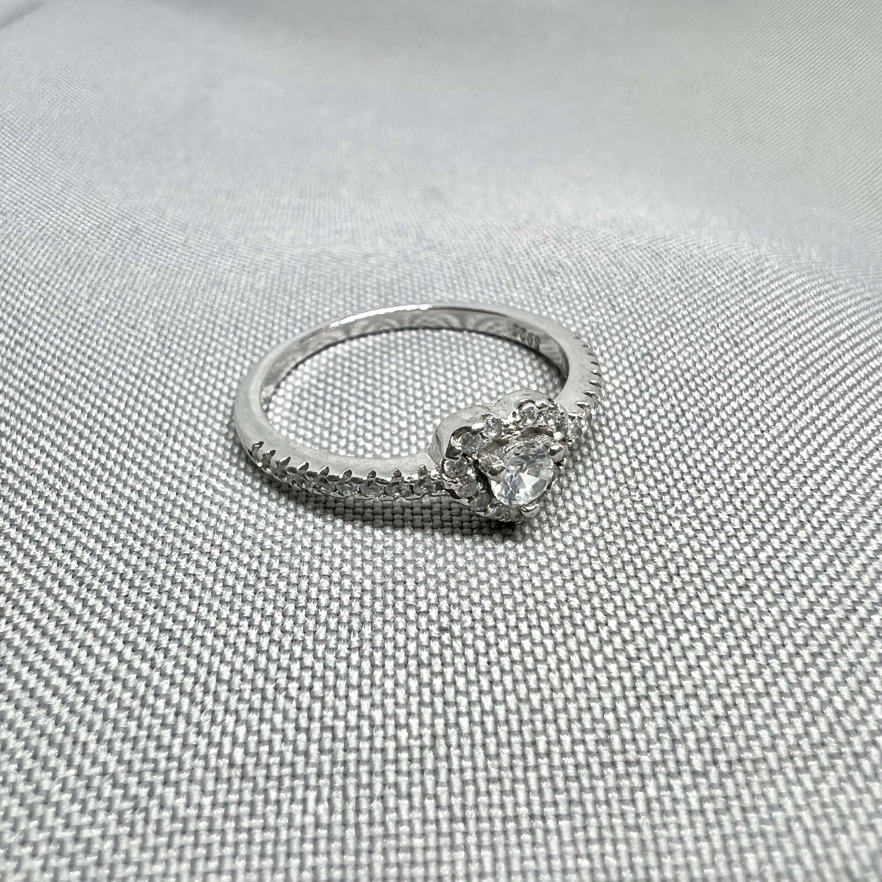 Срібна каблучка "Серцевий вогник" фото