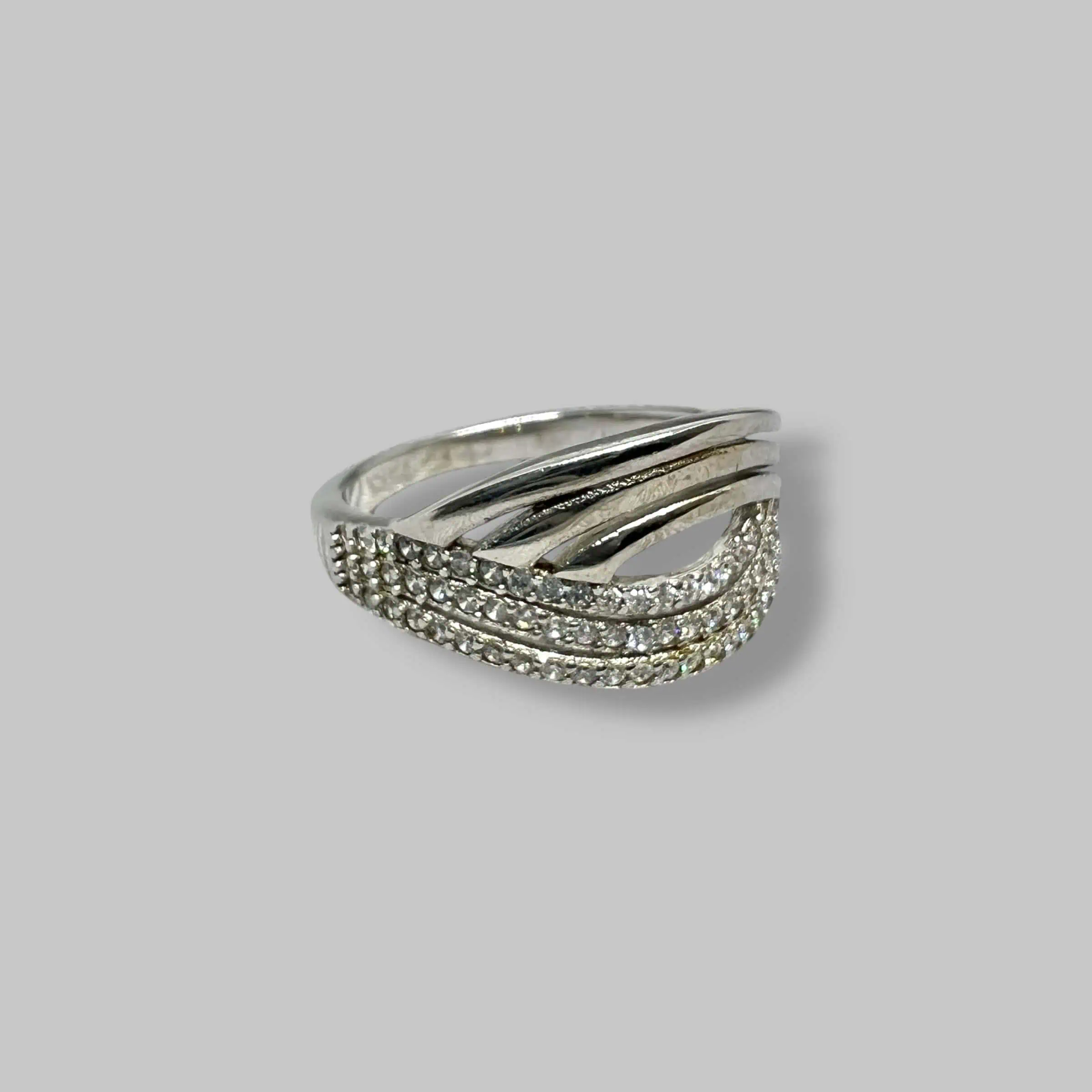 Срібна каблучка "Вершина грації" фото