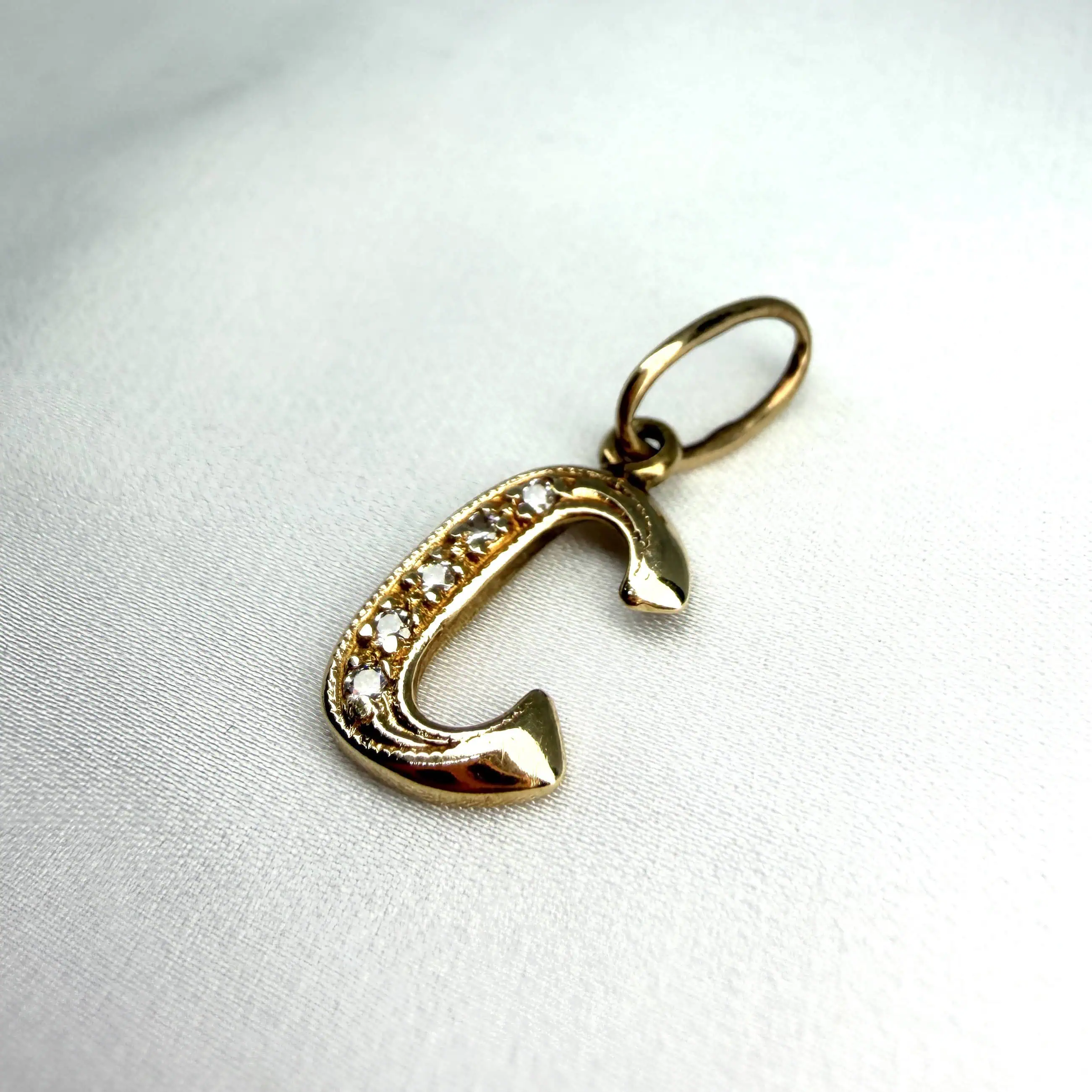 Золотий підвіс "Яскрава буква "С" фото