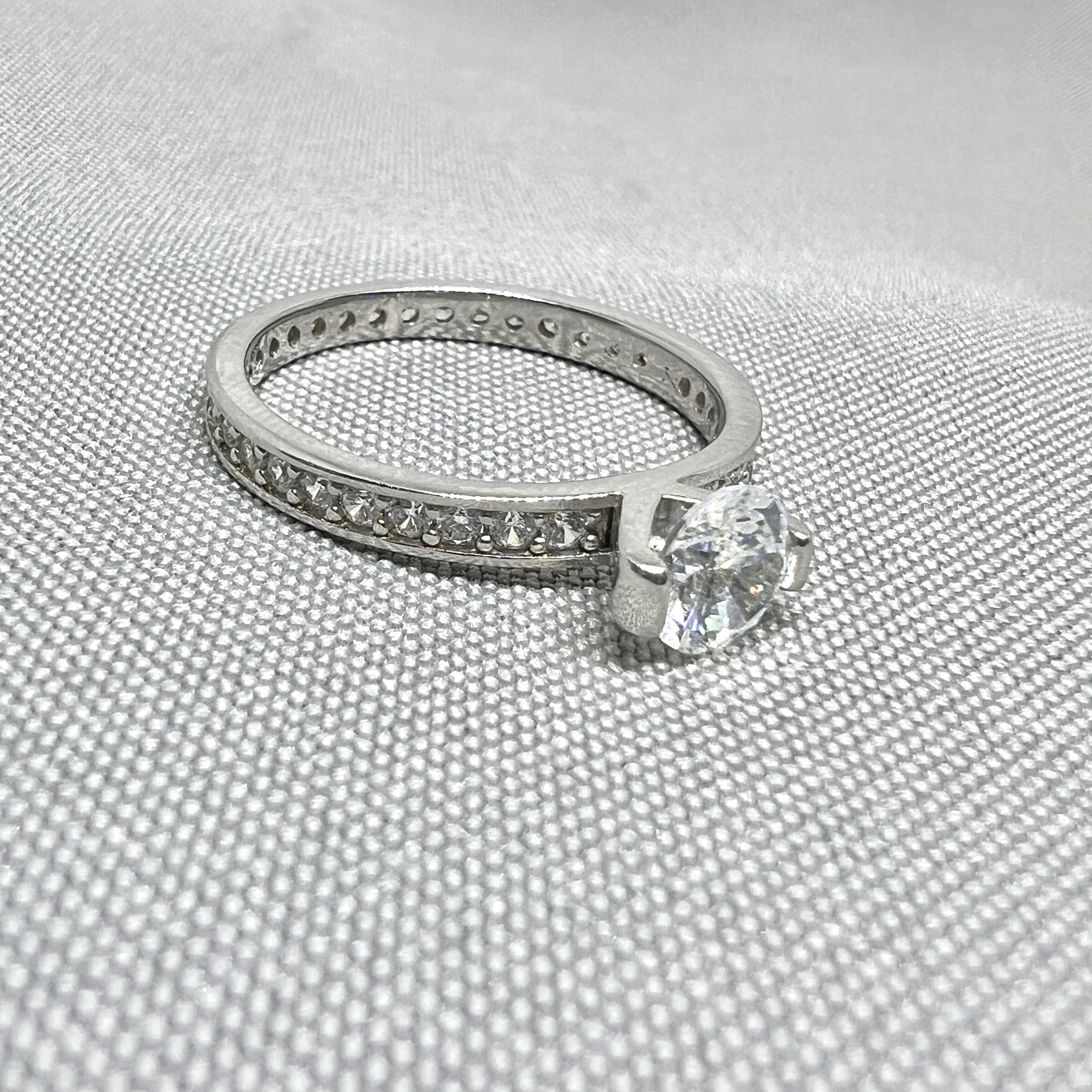 Срібна каблучка "Діамантова доріжка" фото