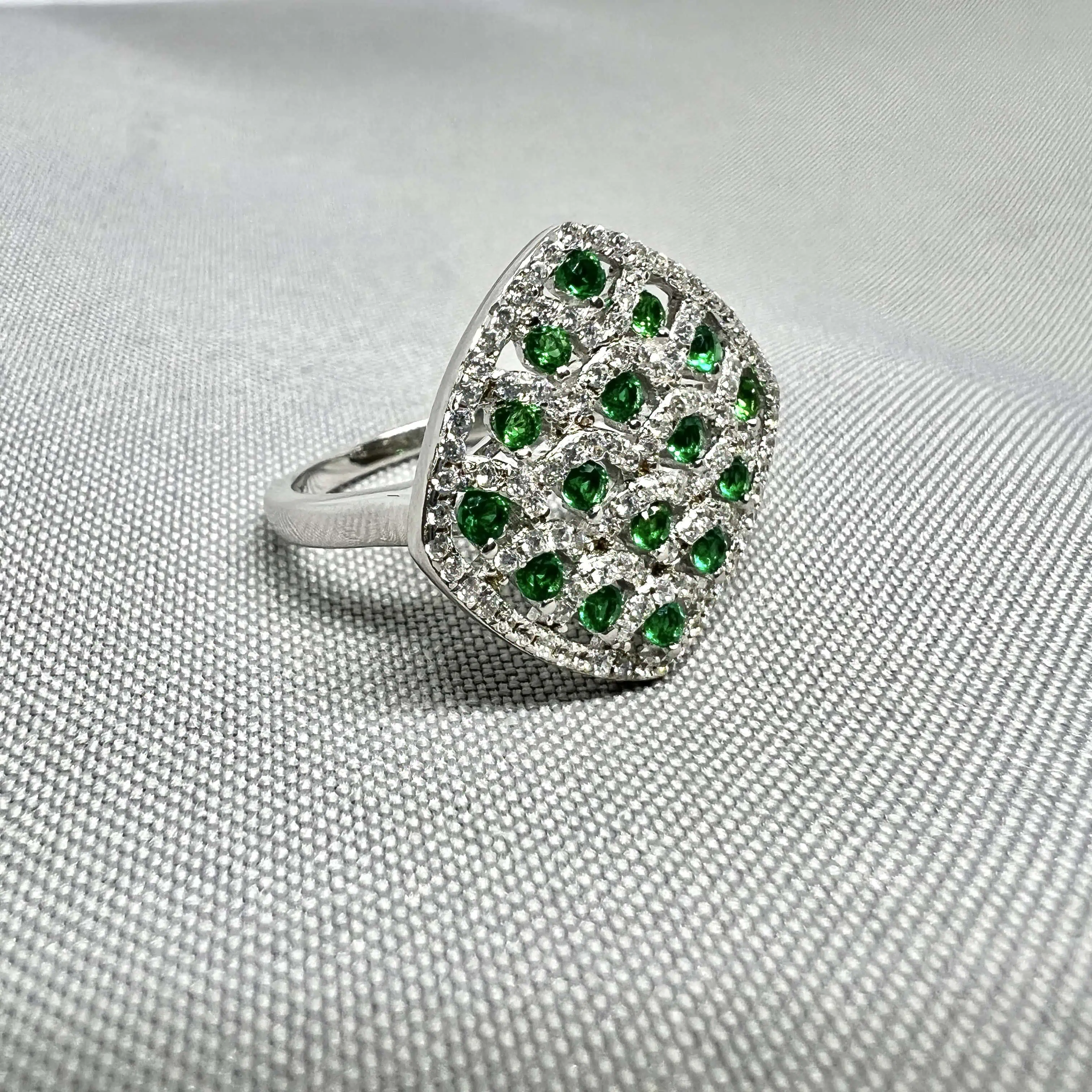 Срібна каблучка "Смарагдова мозаїка" фото