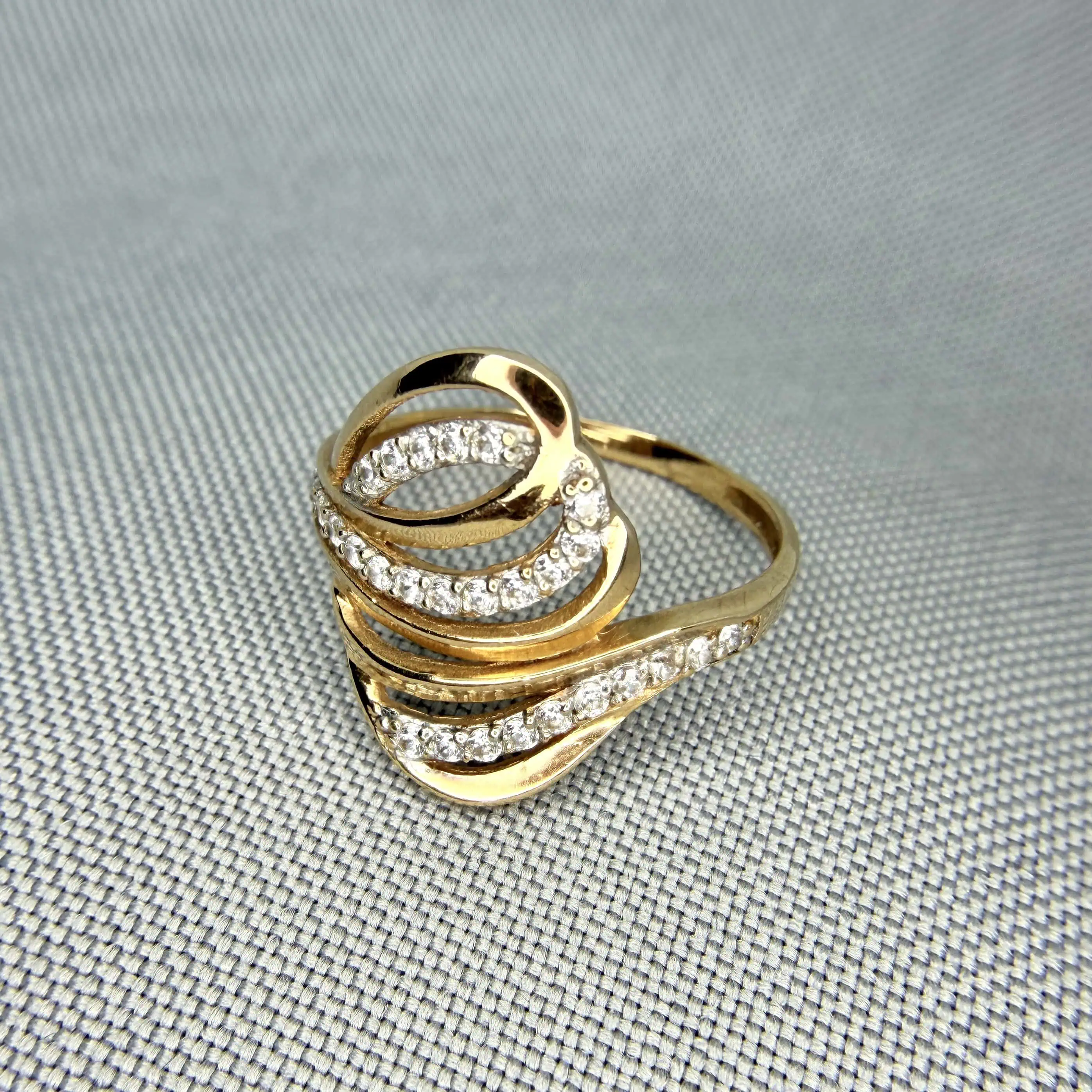 Золота каблучка "Фантазія" фото