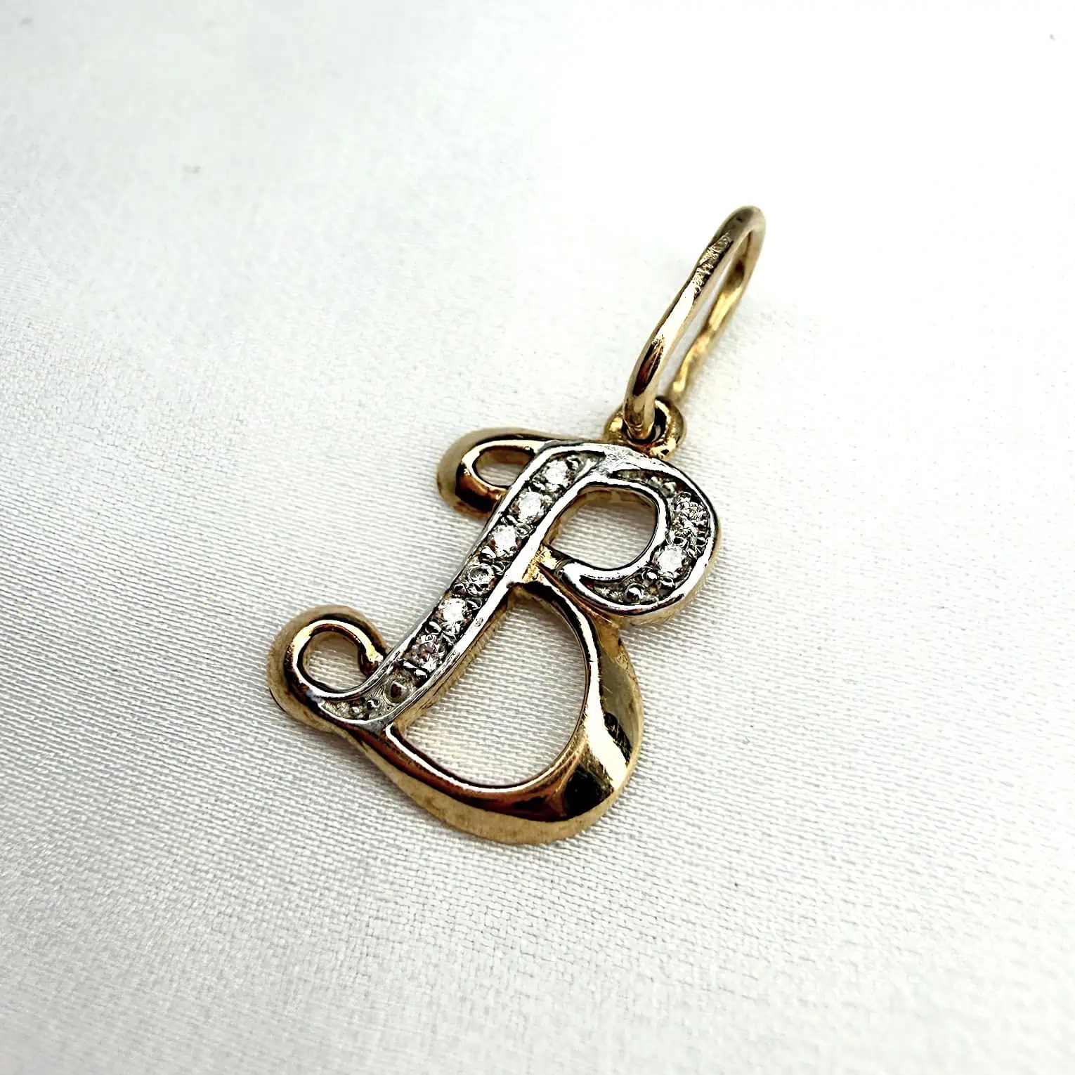 Золотий підвіс "Буква "В" фото