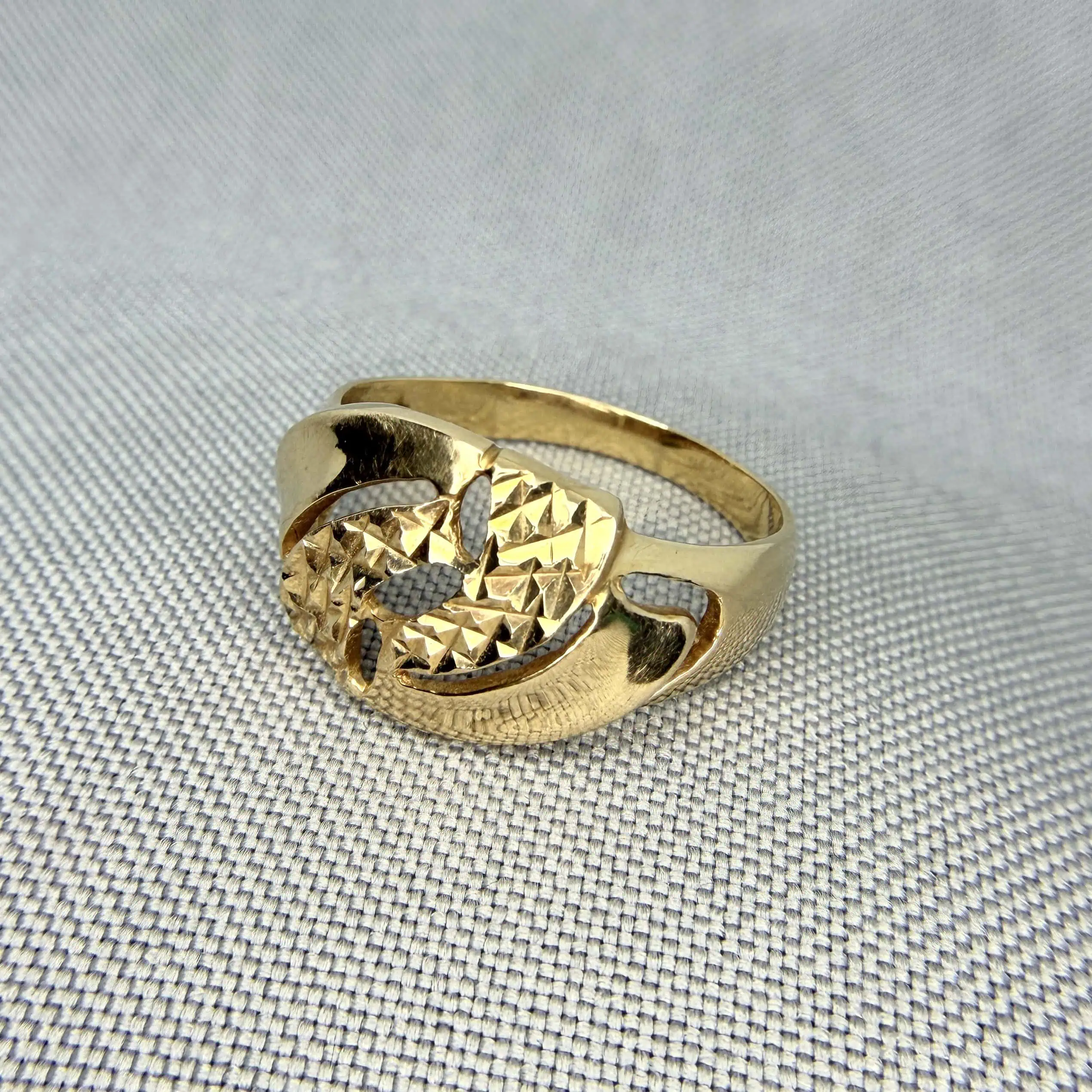 Золота каблучка "Абстракція" фото