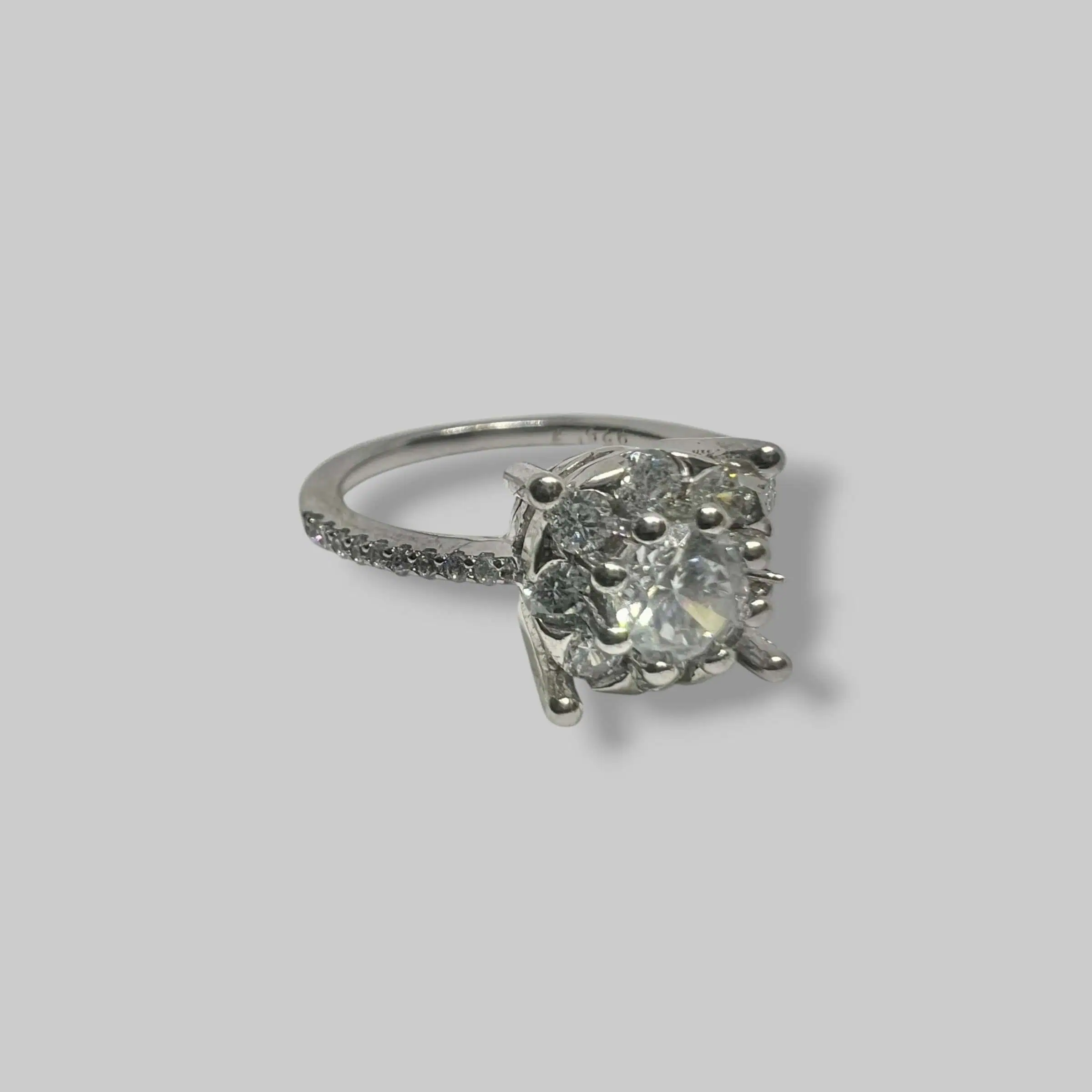 Срібна каблучка "Ніжний Блиск" фото