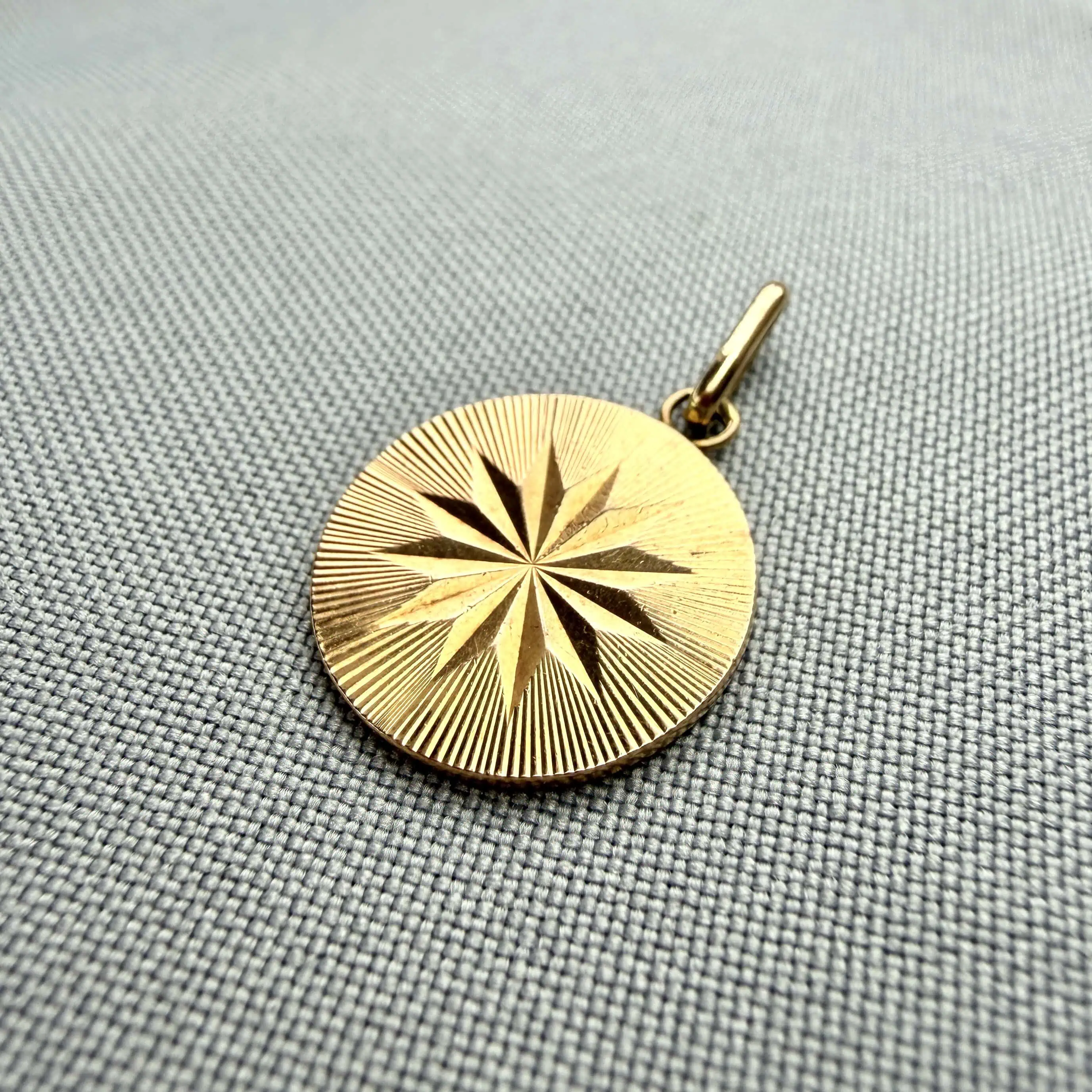 Золотий підвіс " Сонячне Коло" фото