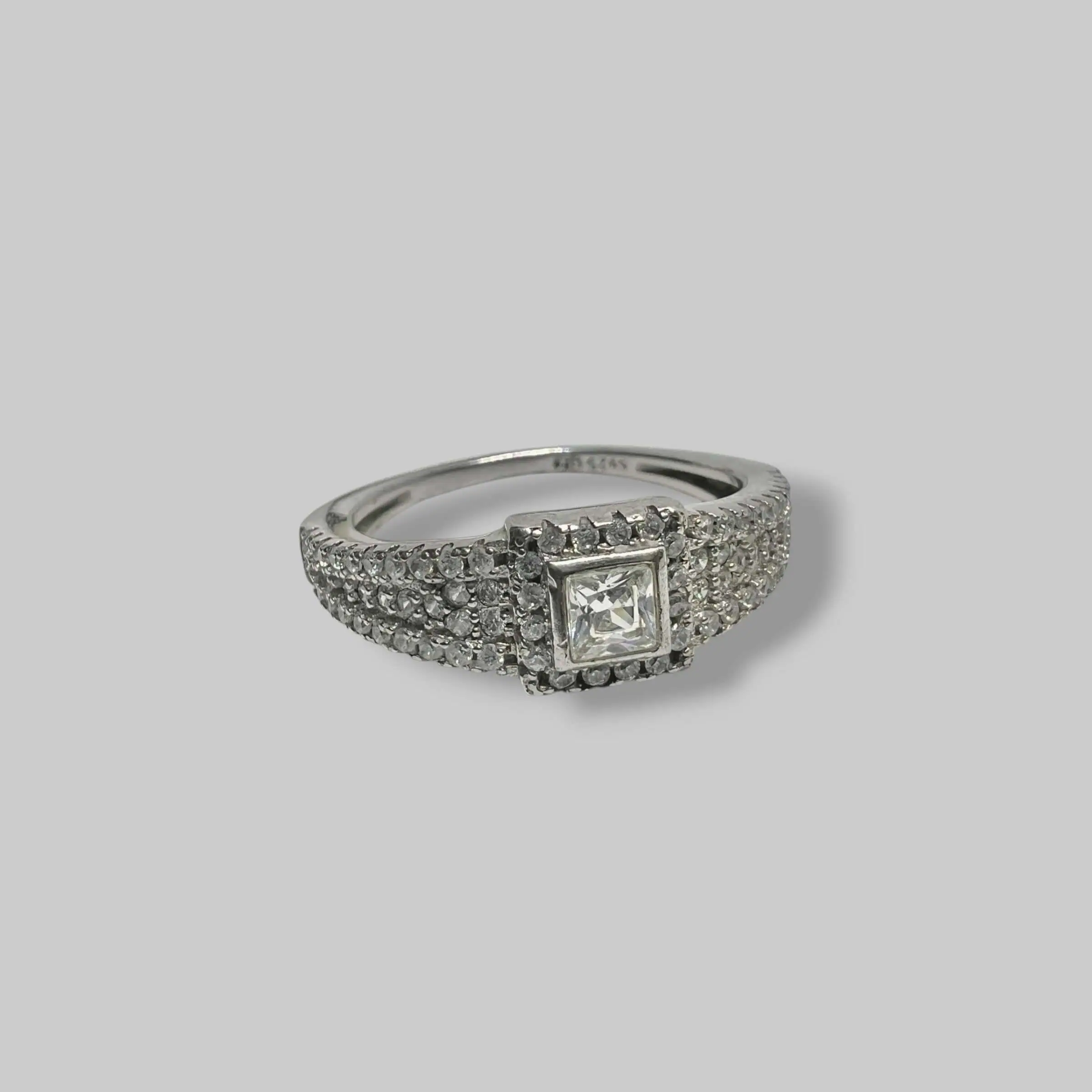 Срібна каблучка "Королівський вибір" фото