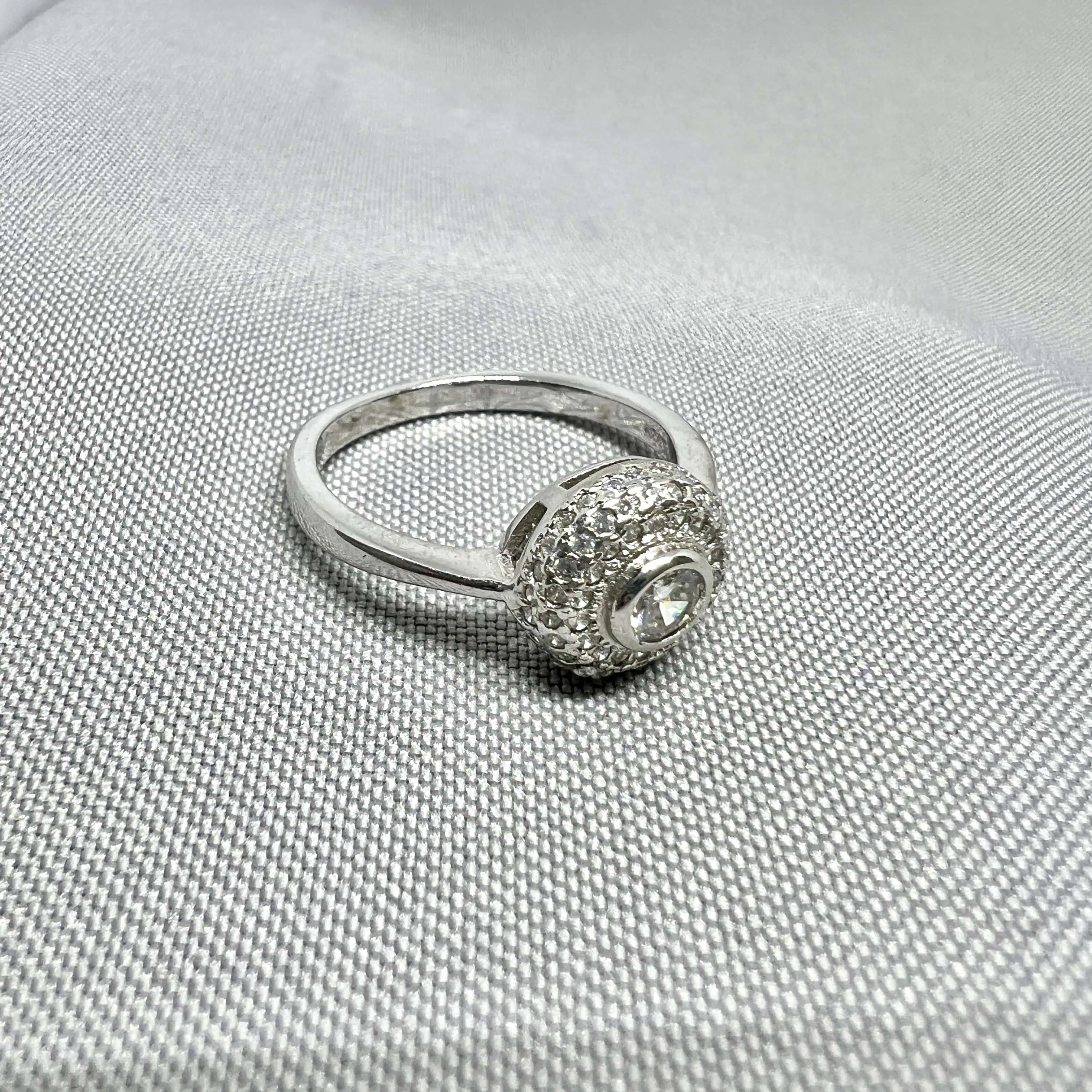 Срібна каблучка "Сяюча сфера" фото