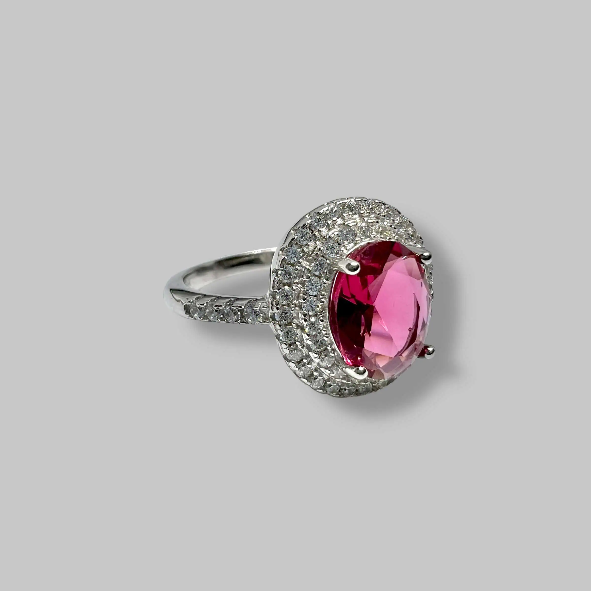 Срібна каблучка "Рубінова пристрасть" фото