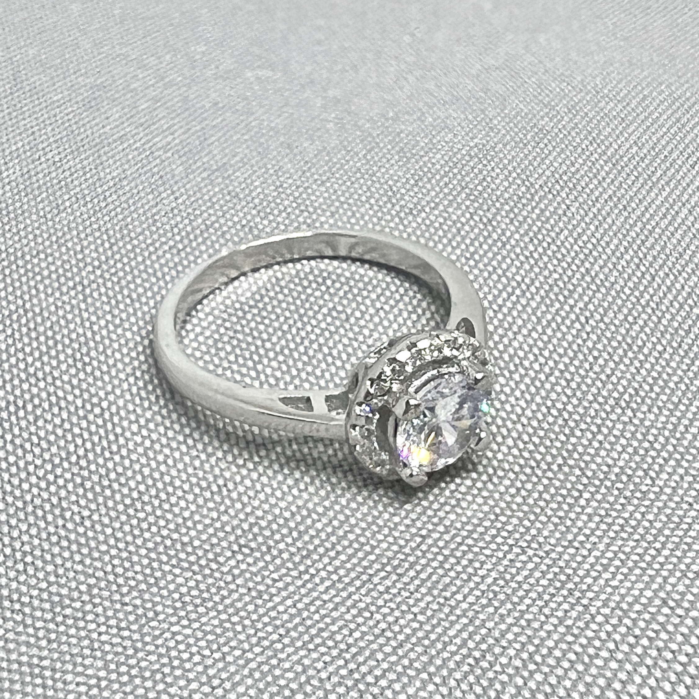 Срібна каблучка "Класичний шик" фото