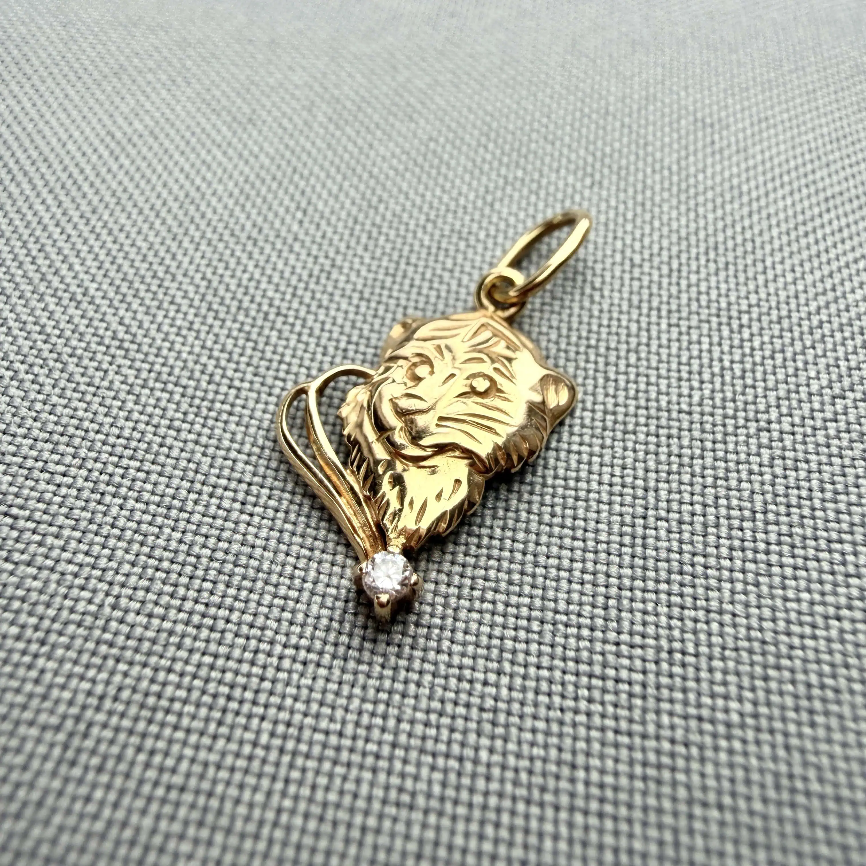 Золотий підвіс "Ніжний Тигр" фото