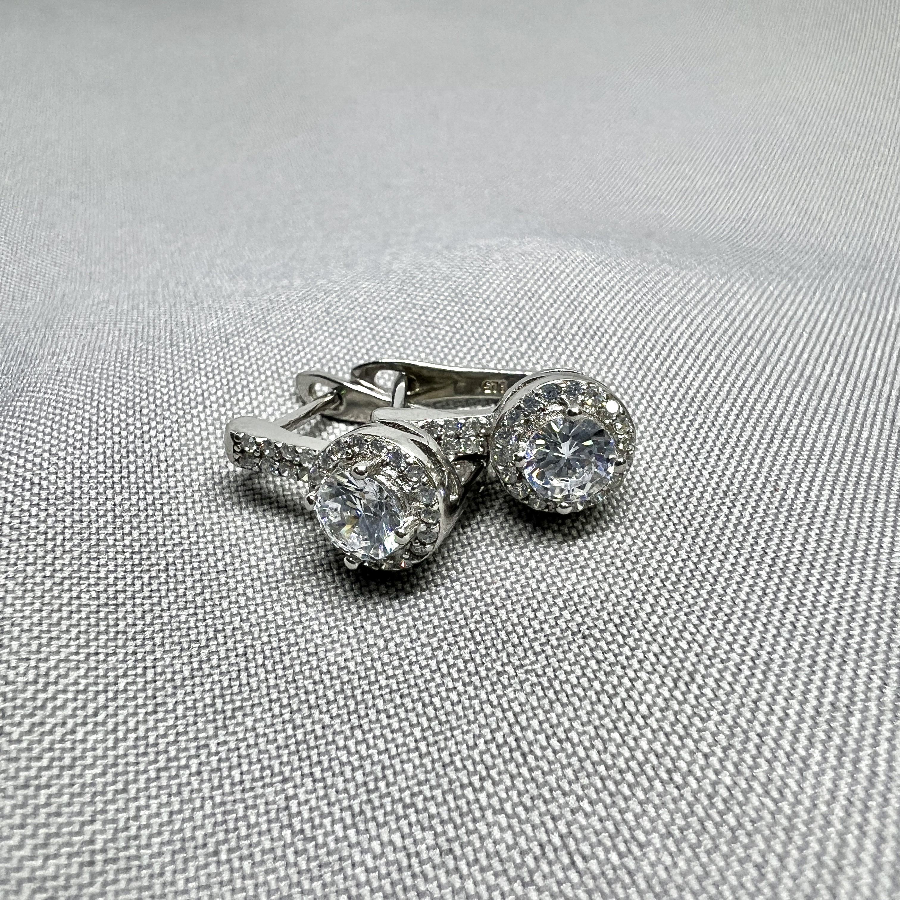 Срібні сережки "Діамантова крапля" фото