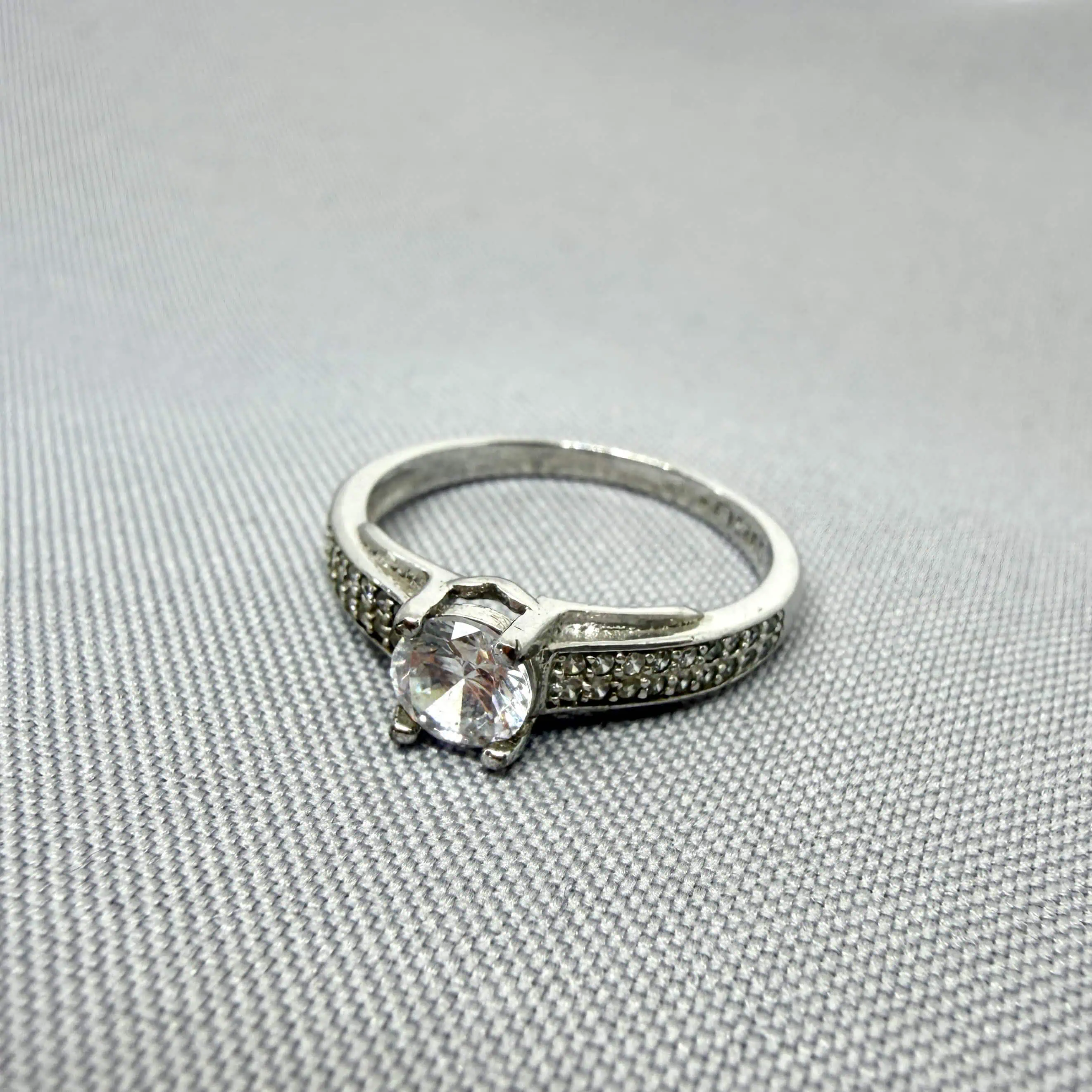 Срібна каблучка "Твоя" фото