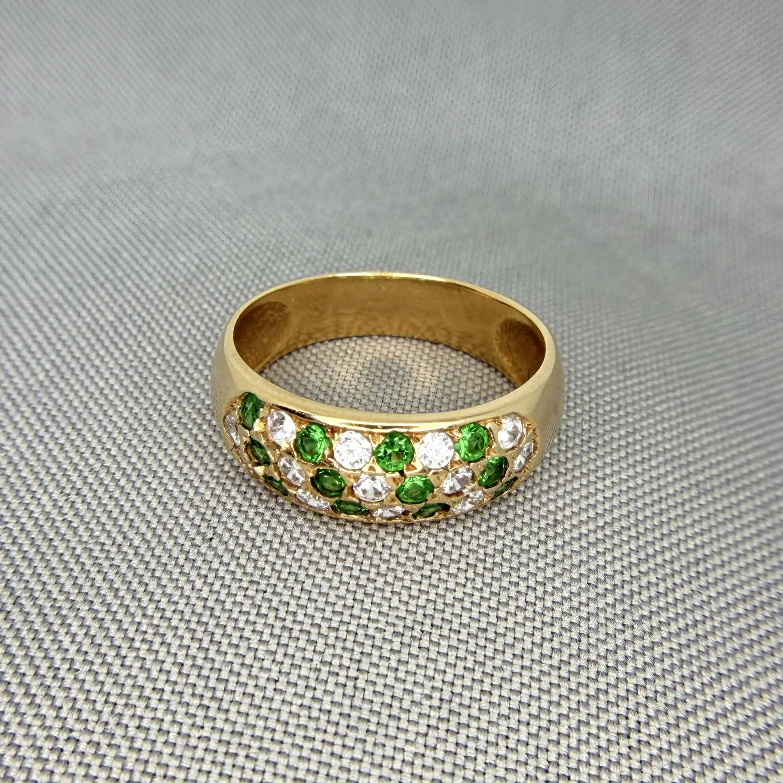 Золота каблучка "Зелені луки" фото