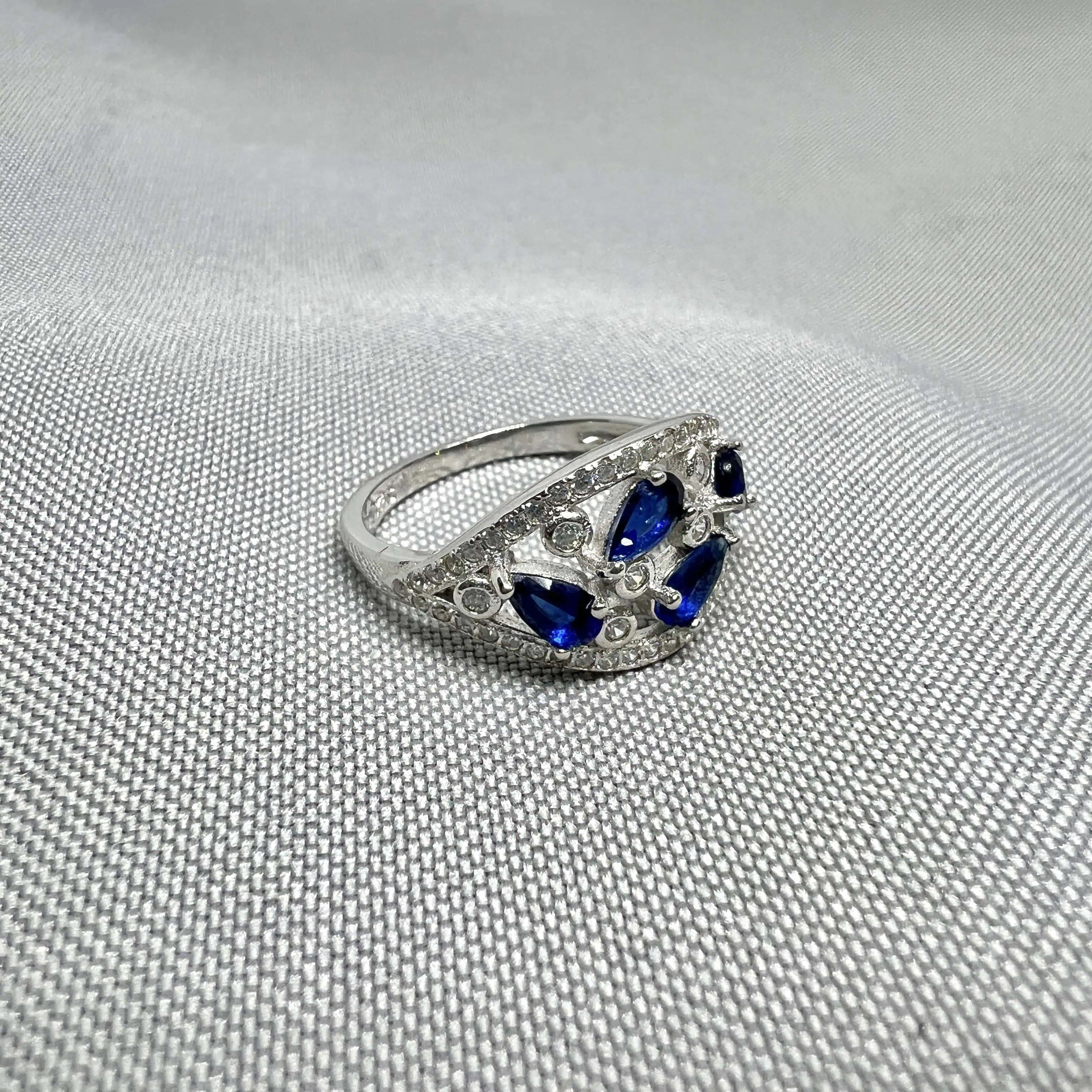 Срібна каблучка "Синя симфонія" фото