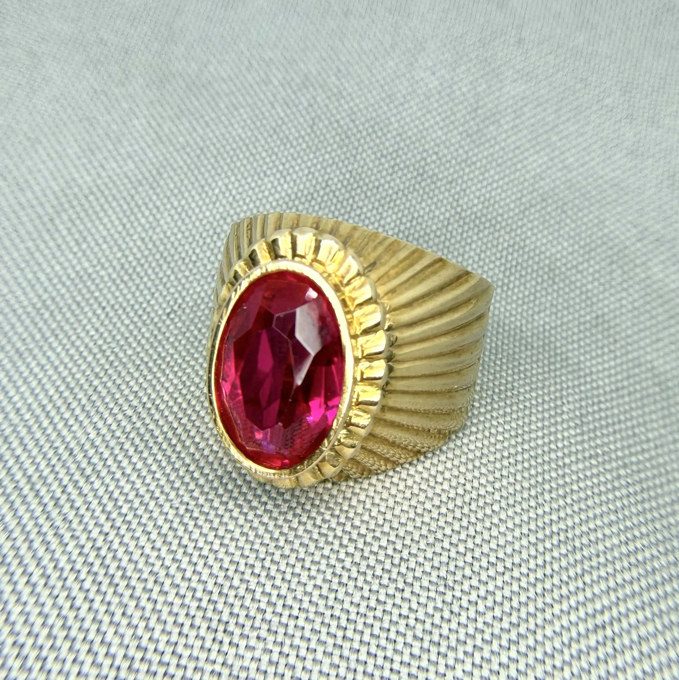 Золота каблучка "Вінтаж" фото