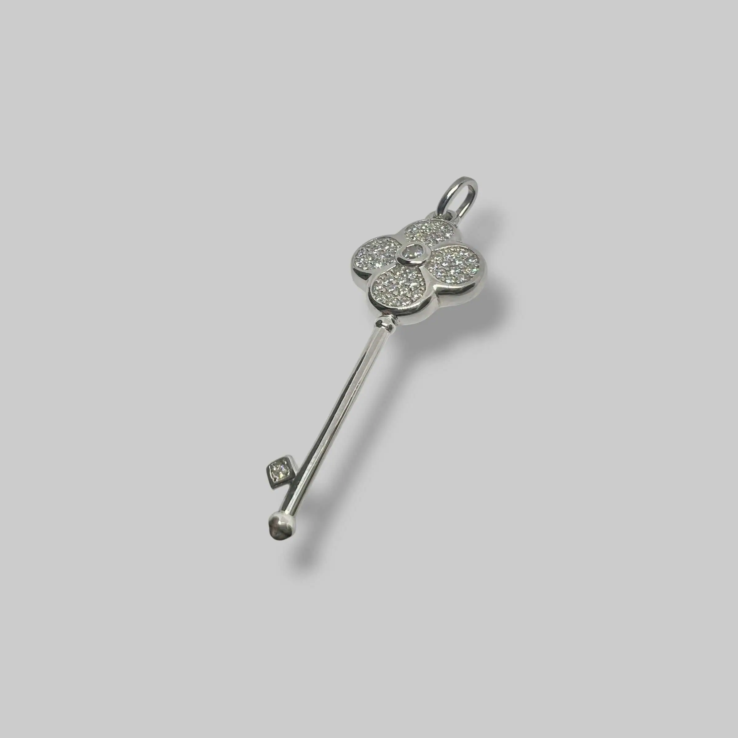 Срібний підвіс "Квітковий секрет" фото