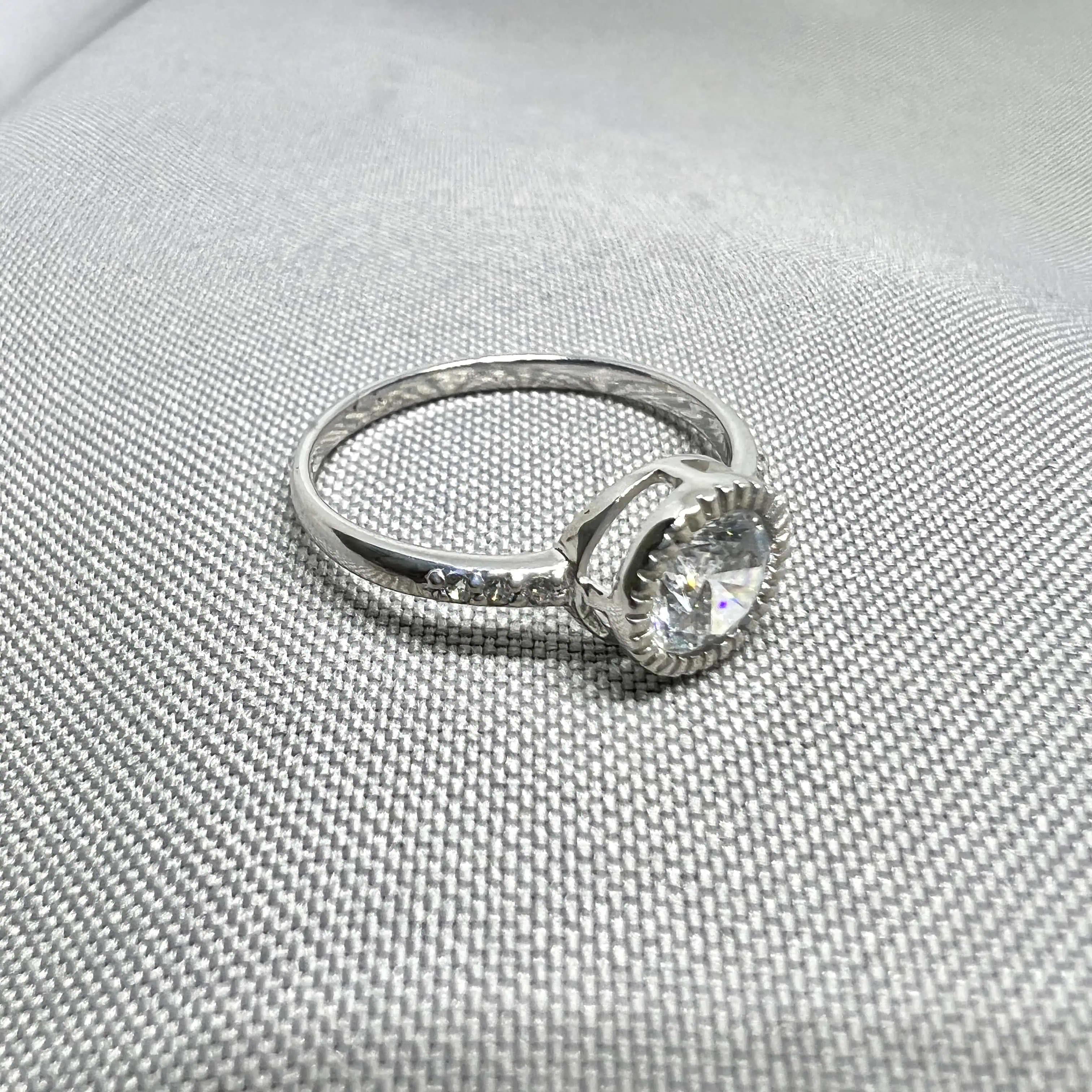 Срібна каблучка "Промениста роса" фото