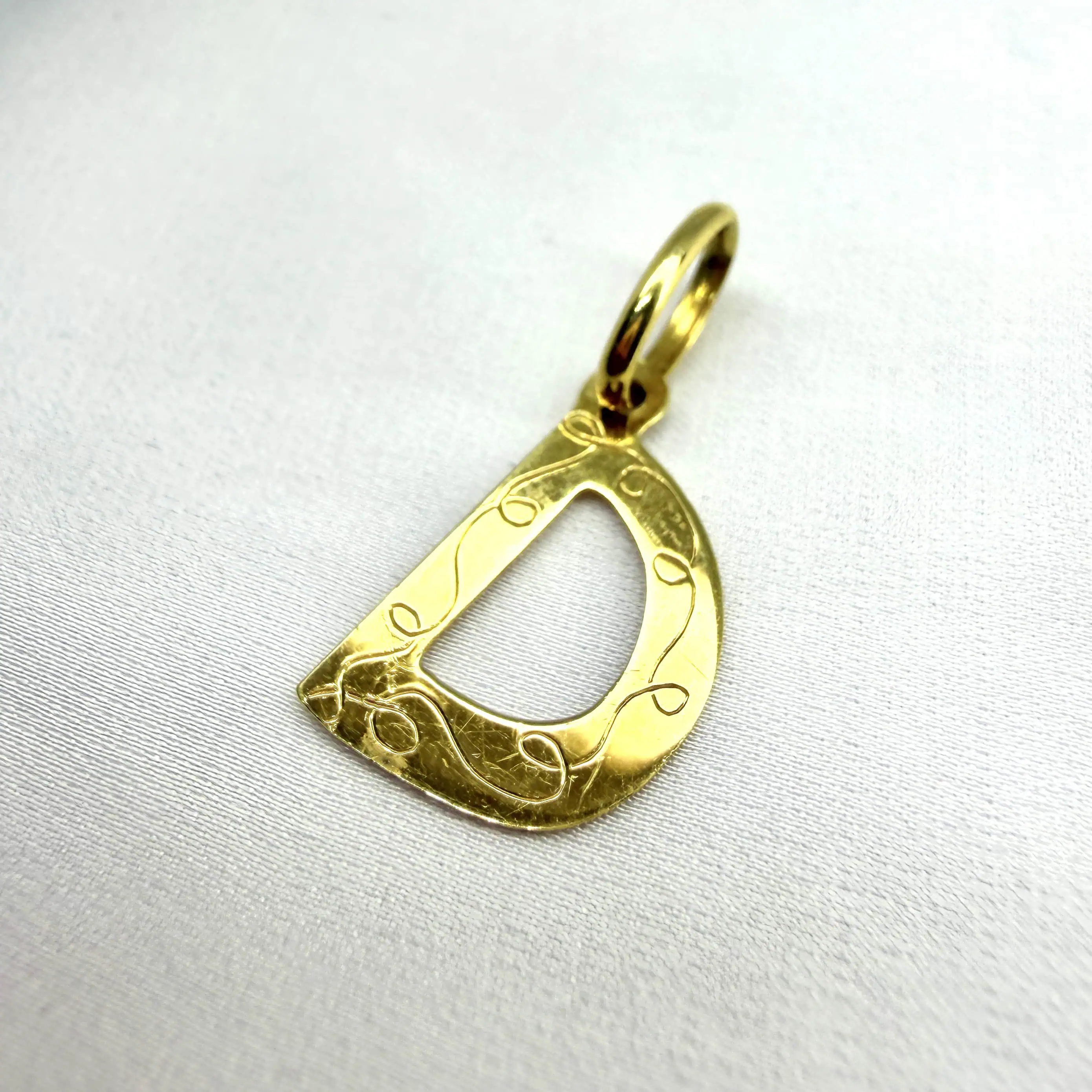 Золотий підвіс " Буква "D" фото