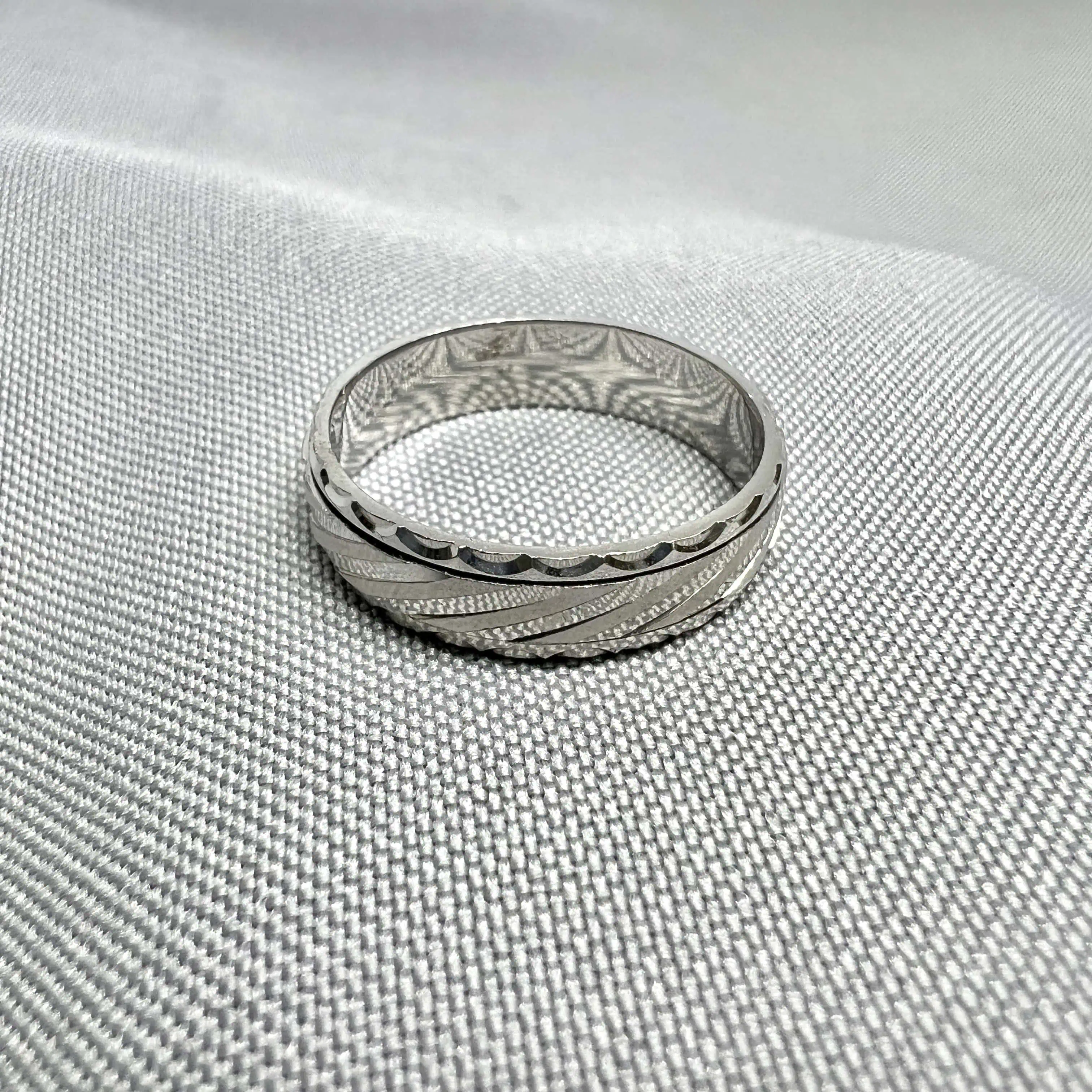 Срібна каблучка "Графічний ритм" фото