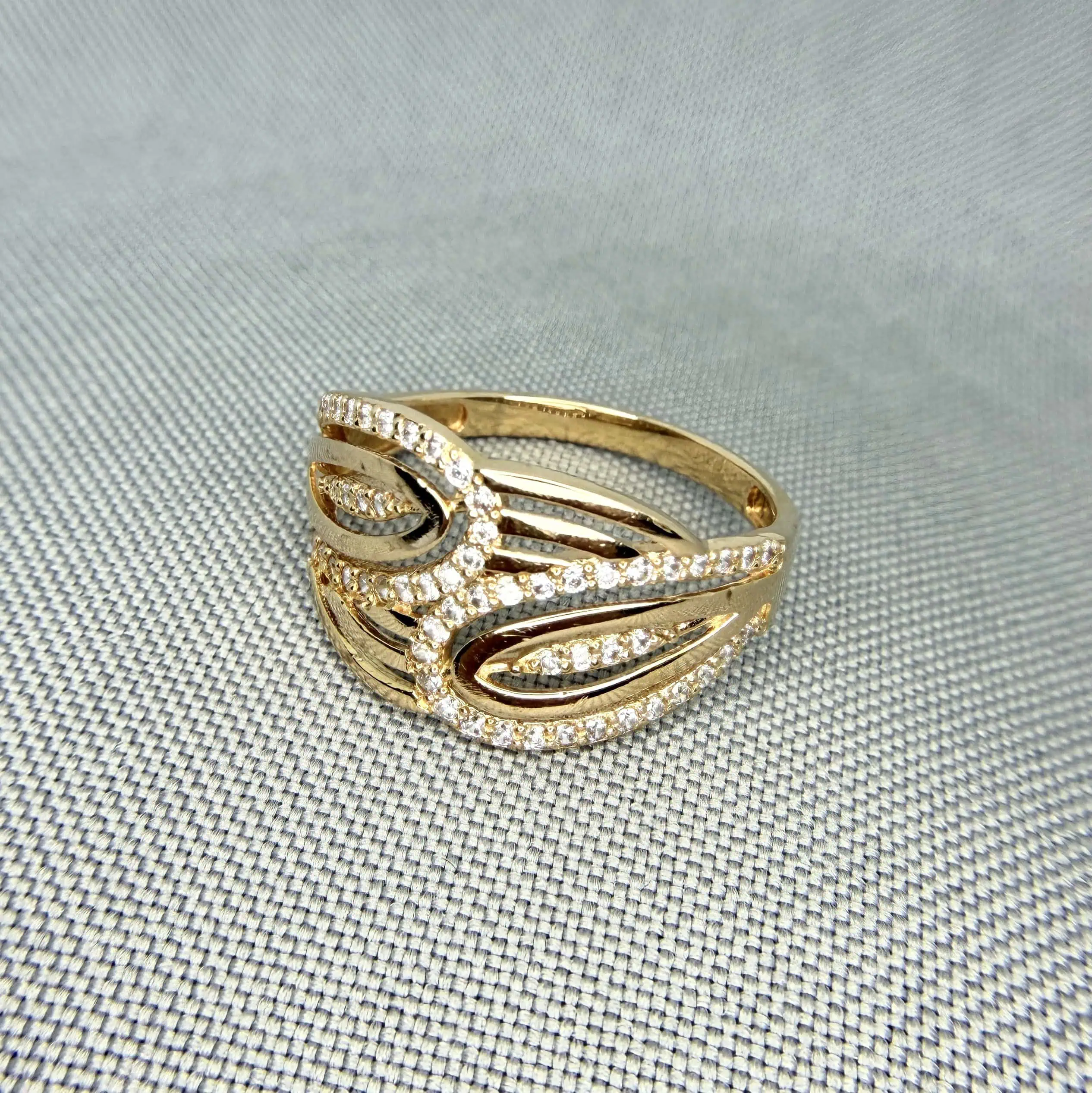 Золота каблучка "Лінії" фото