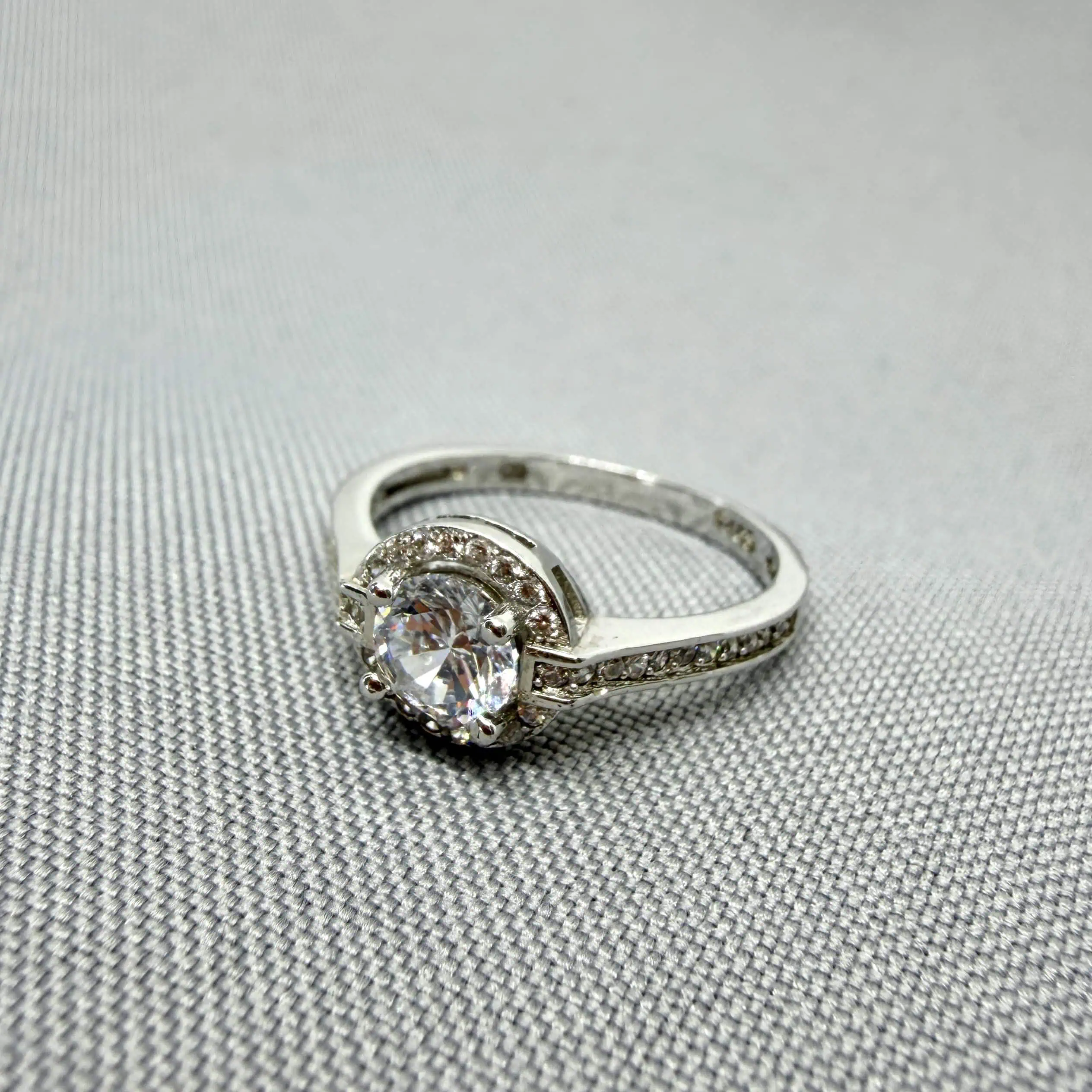 Срібна каблучка "Сяйво" фото