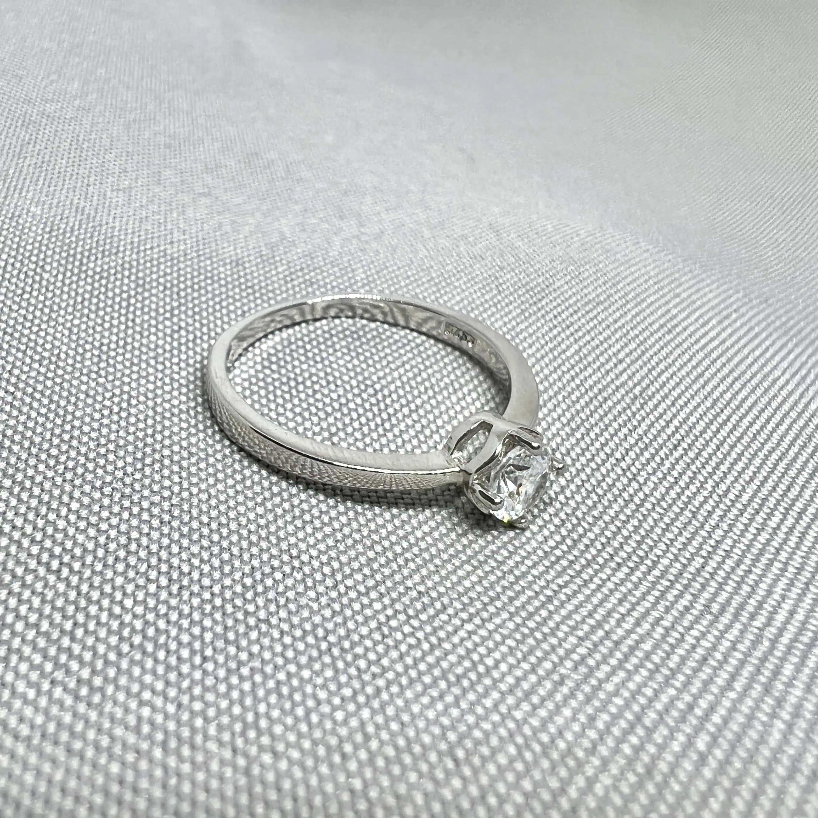 Срібна каблучка "Кристальна ніжність" фото