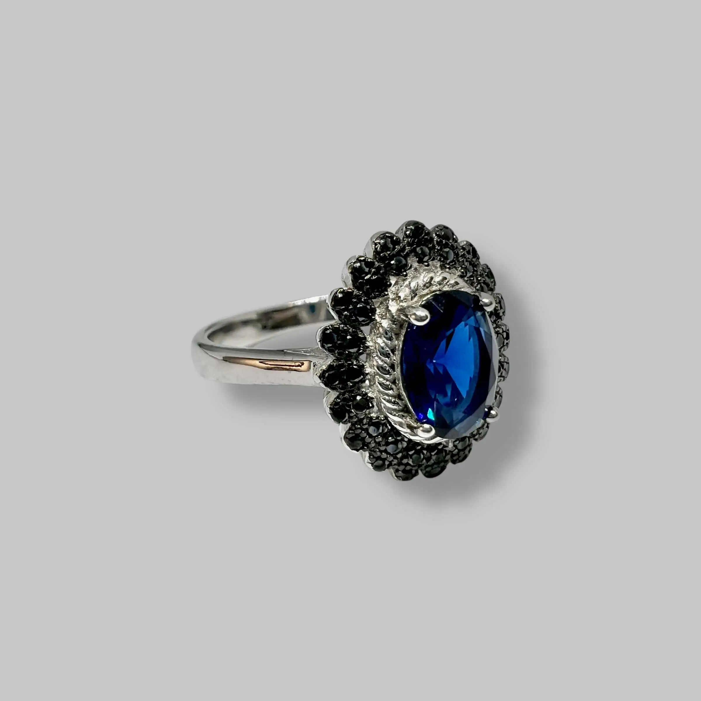 Срібна каблучка "Чорна орхідея" фото