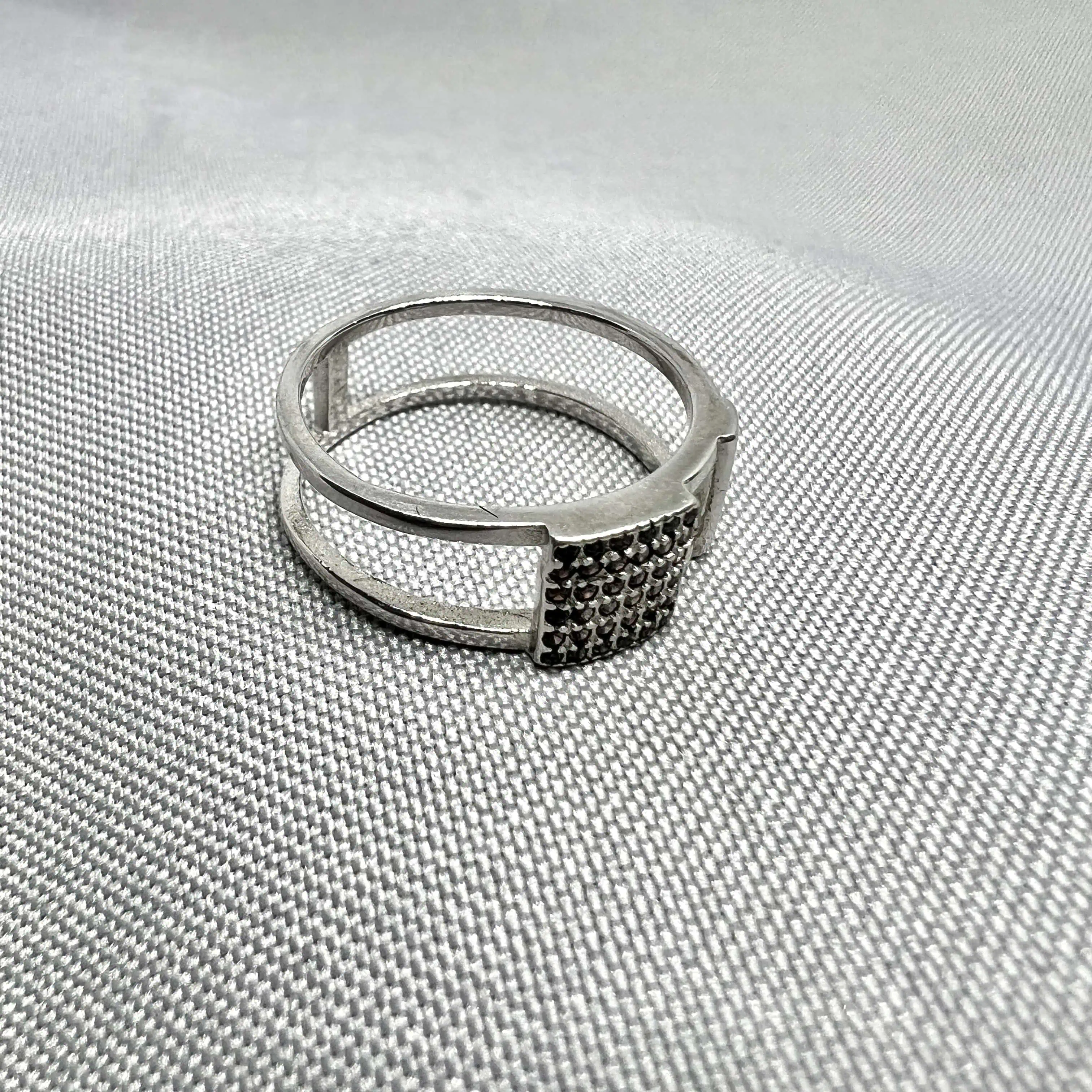 Срібна каблучка "Нічна геометрія" фото