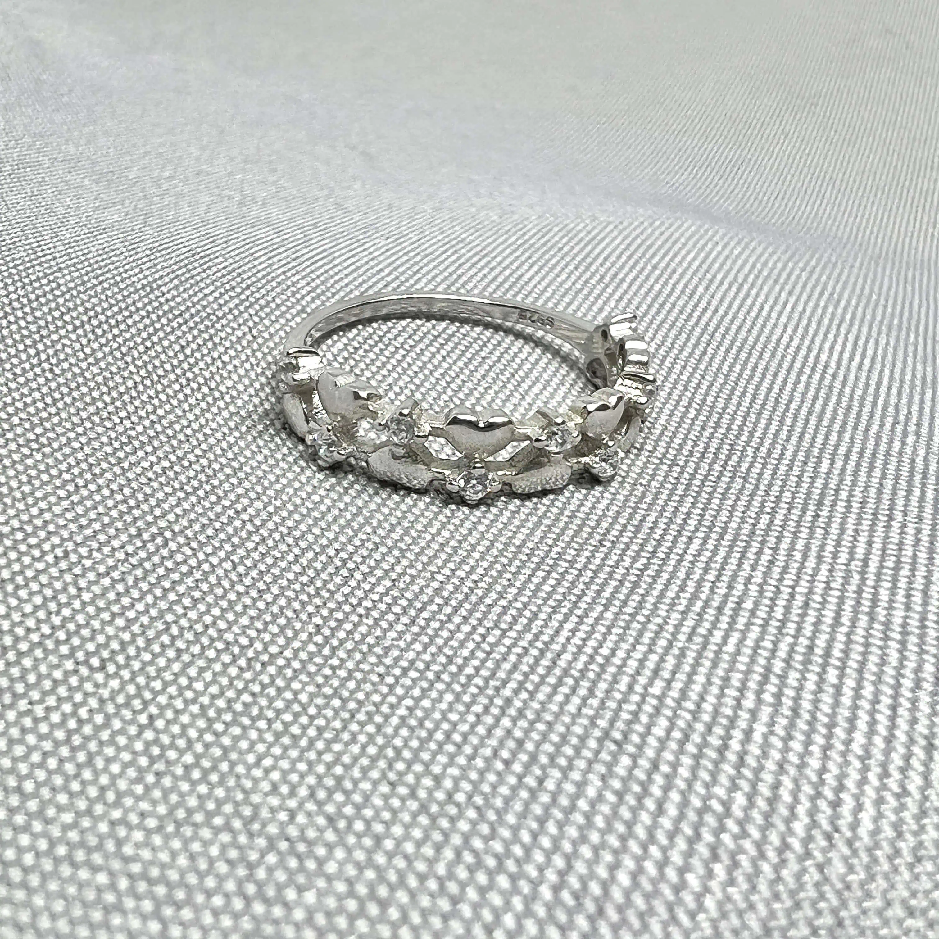 Срібна каблучка "Мережево сердець" фото